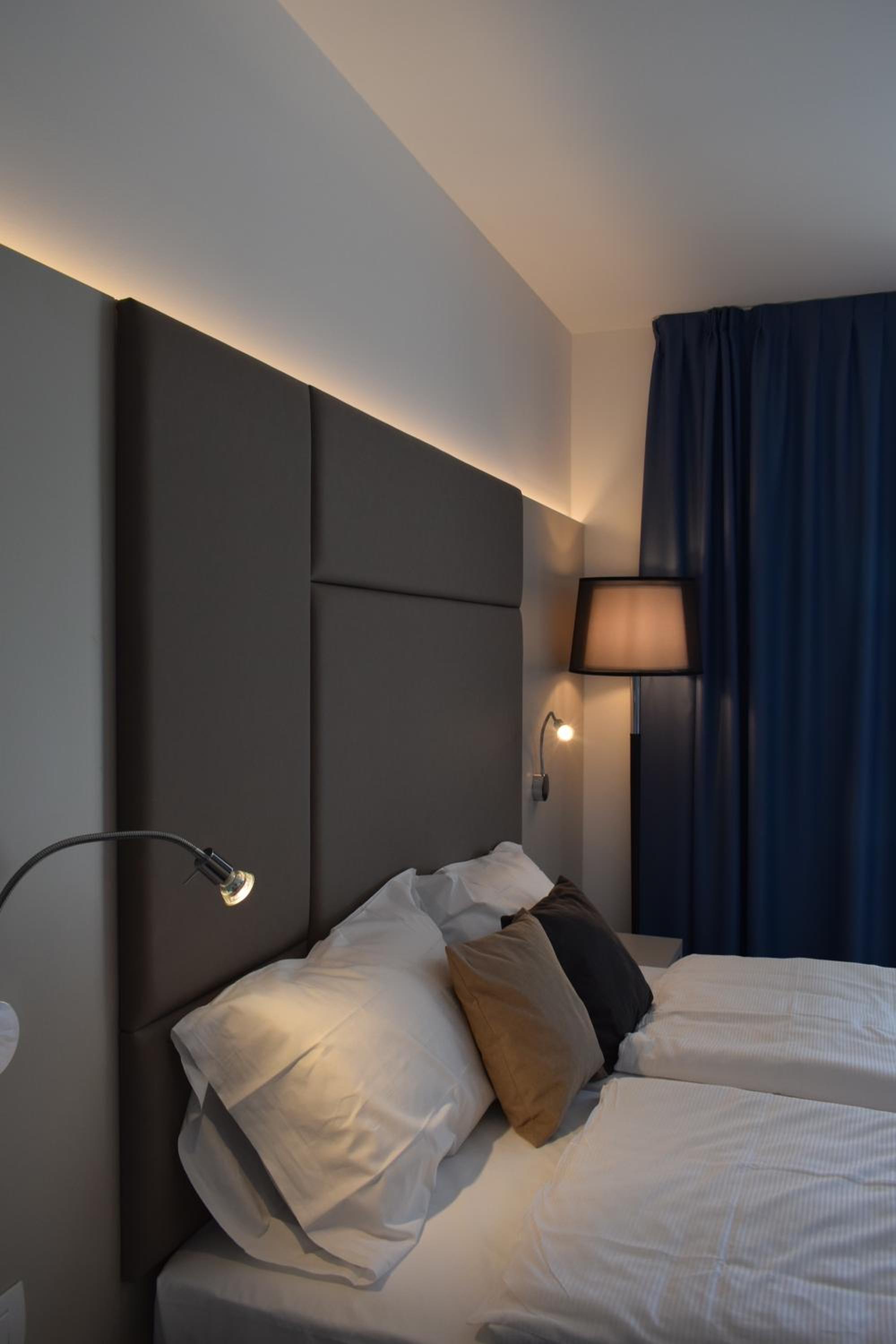 Superior Double Room with Lake View - Photo 7