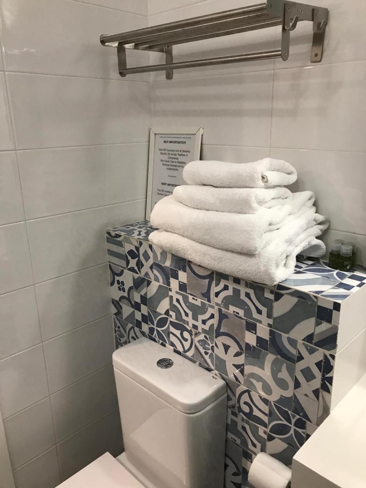 Double Room - Photo 17