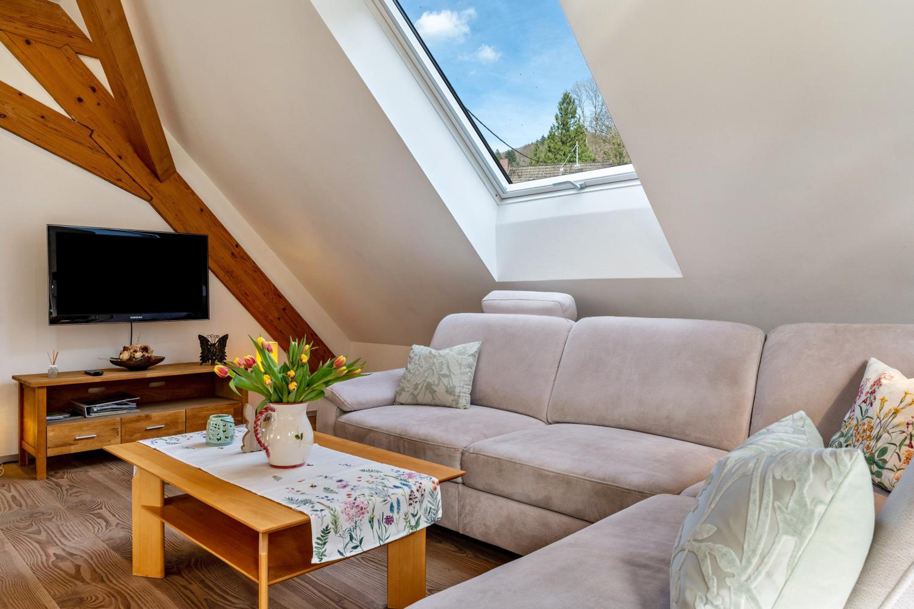 Two-Bedroom Deluxe Apartment with Garden View photo 3