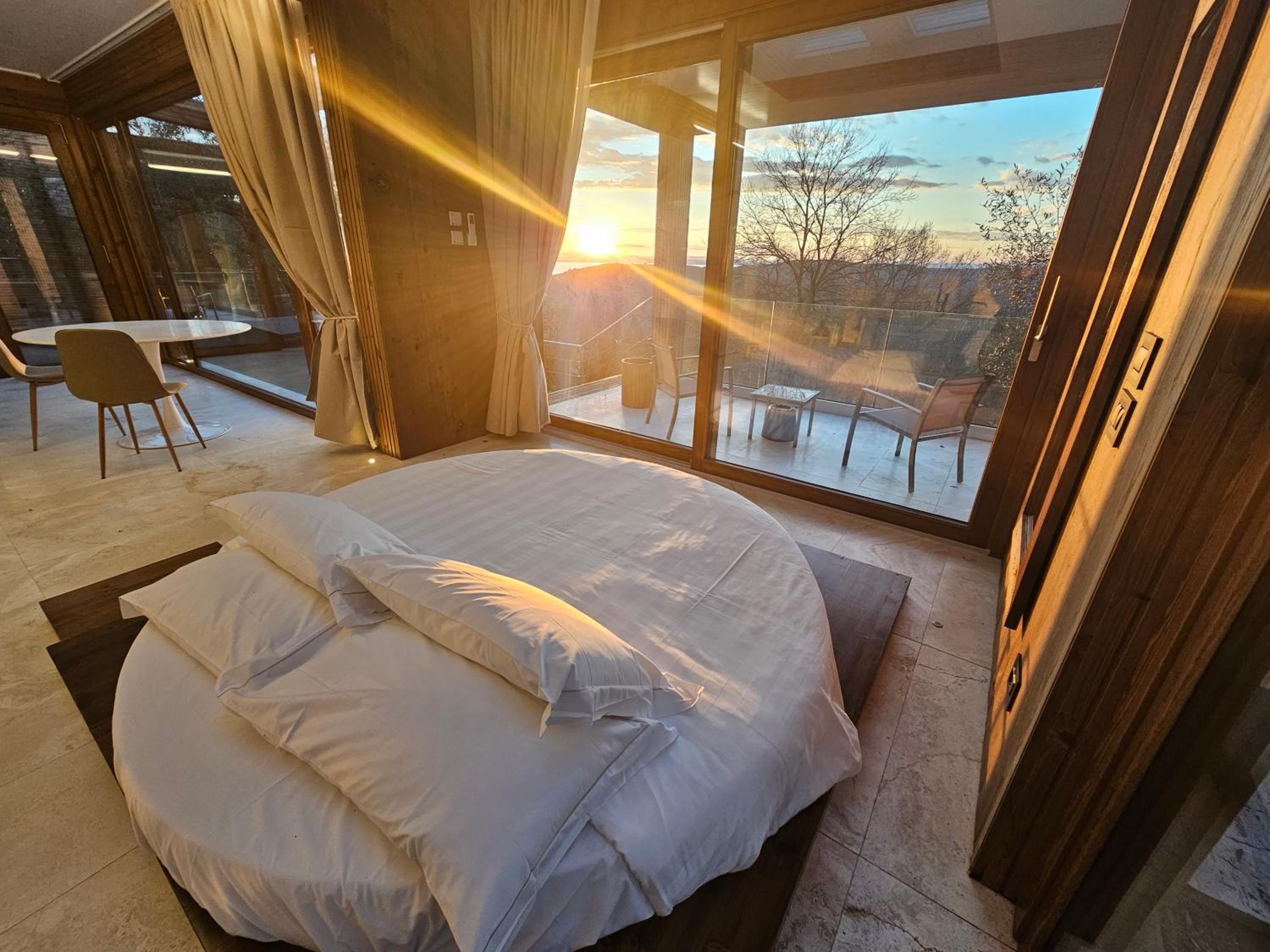 Suite with Spa Bath - Photo 4