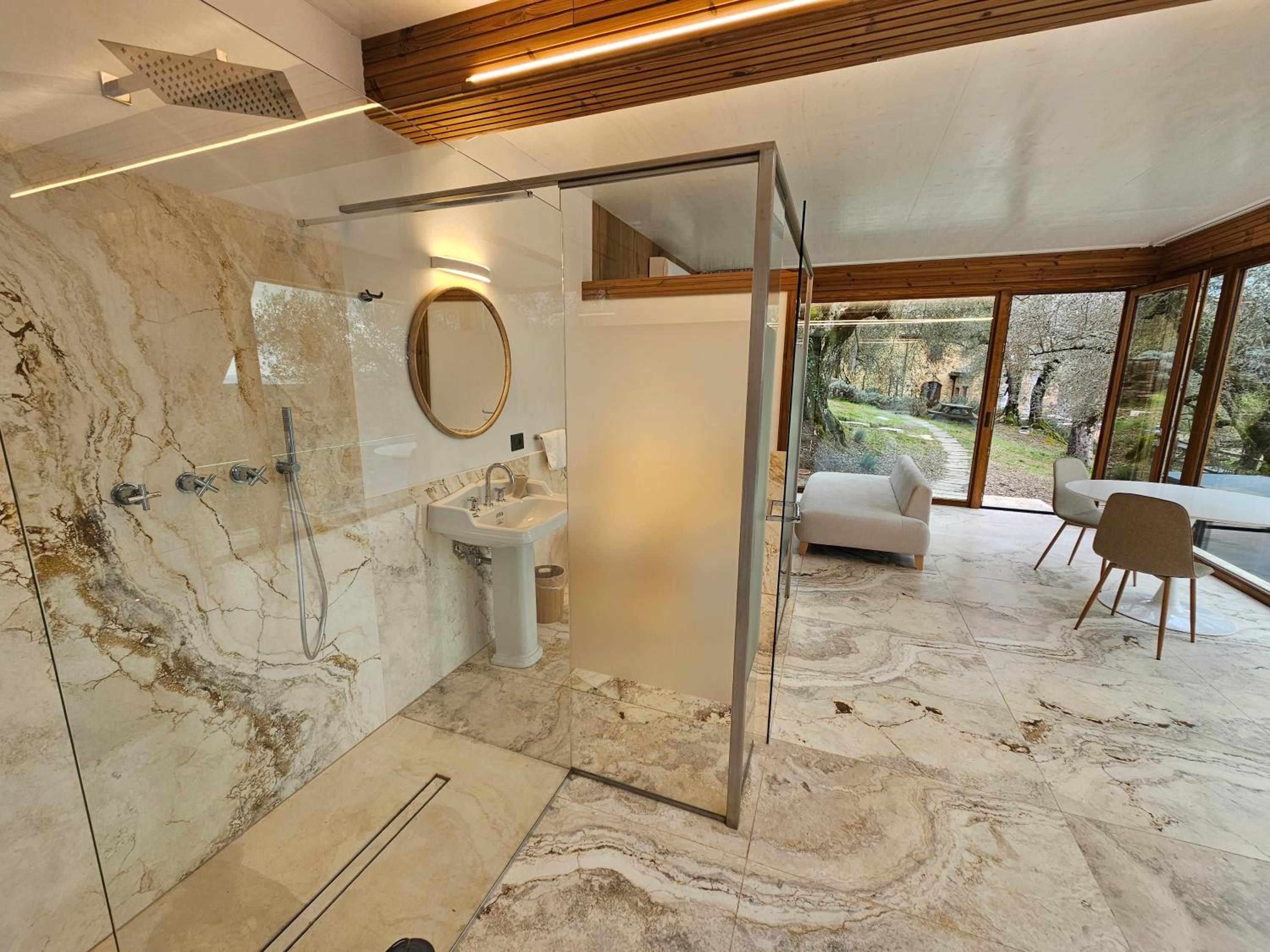 Suite with Spa Bath - Photo 24