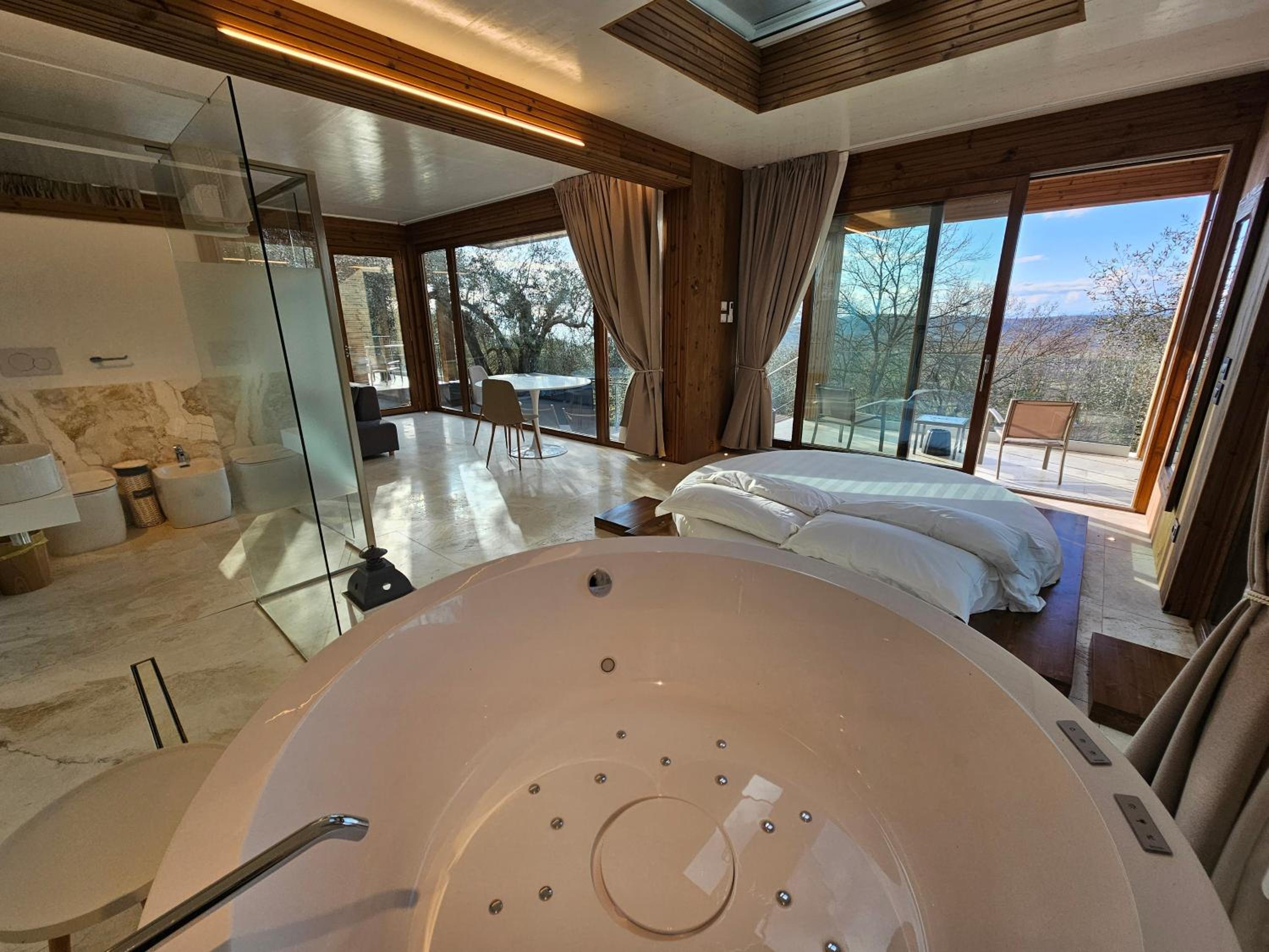 Suite with Spa Bath - Photo 14