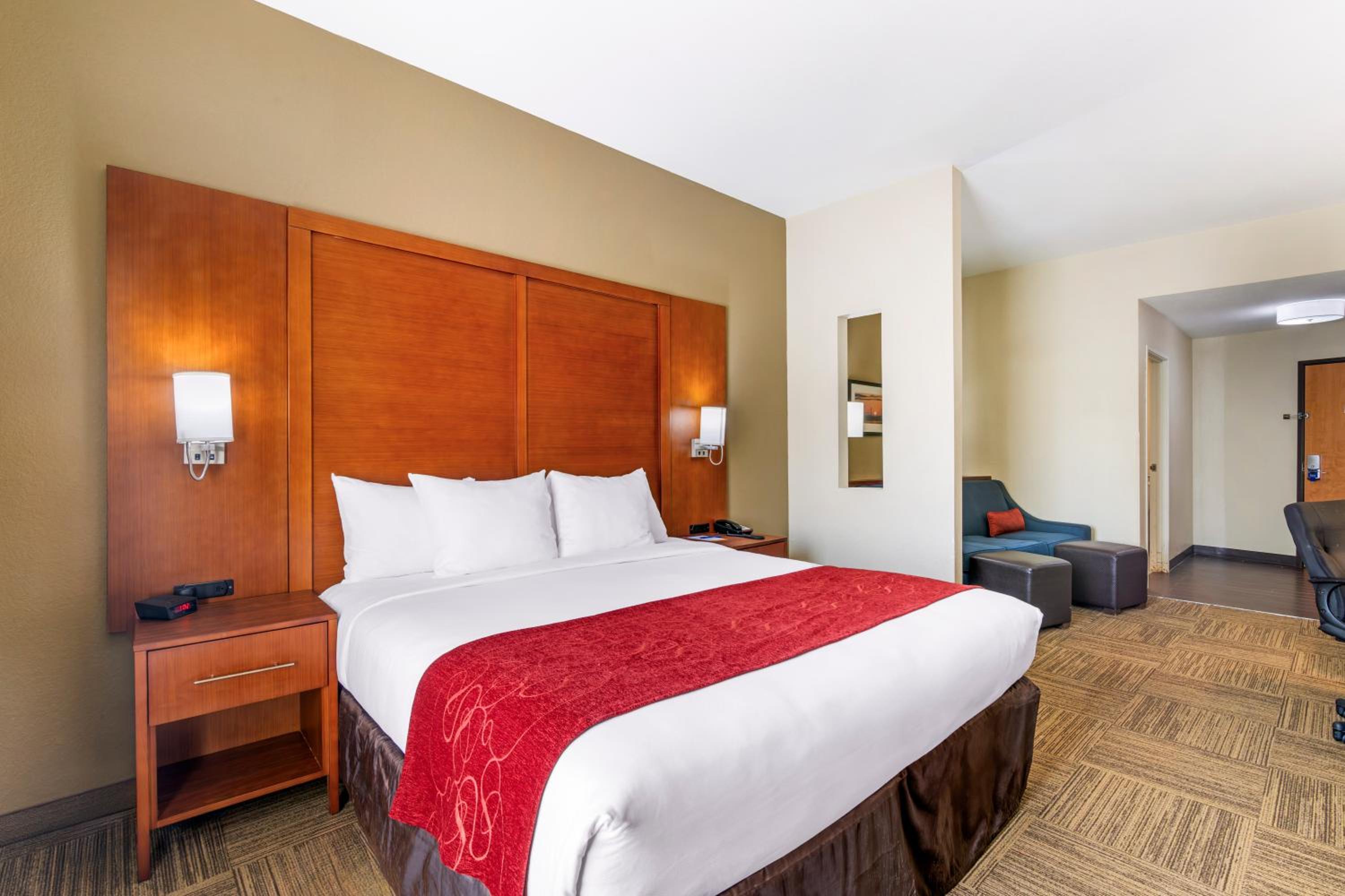 King Suite - Disability Access/Non-Smoking photo 3