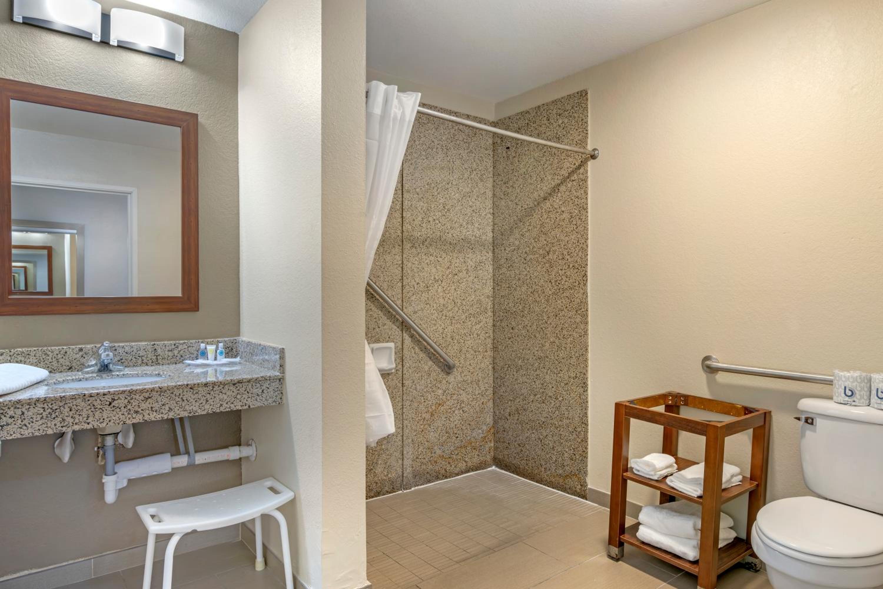 King Suite - Disability Access/Non-Smoking photo 2