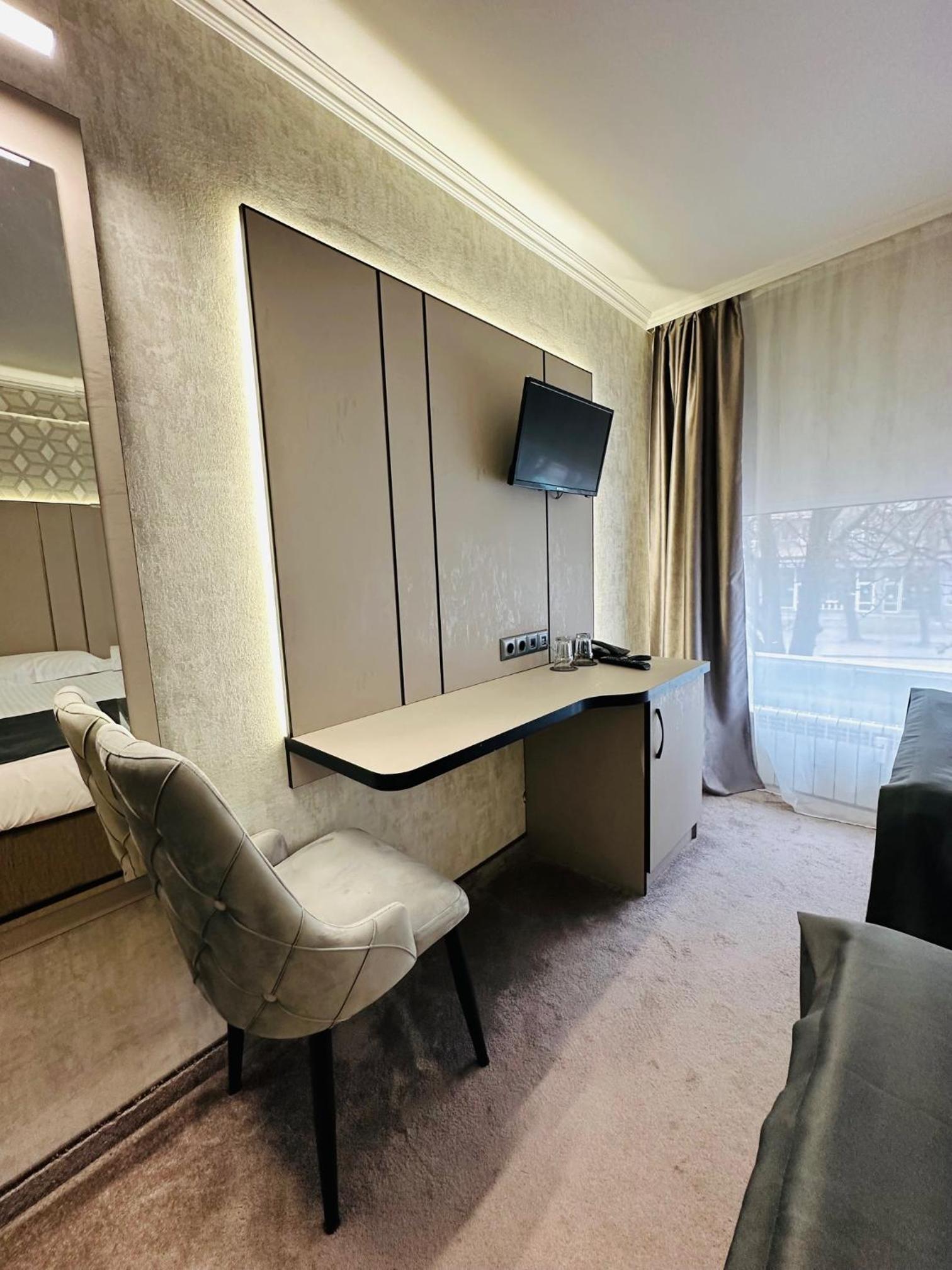Double or Twin Room - Photo 9