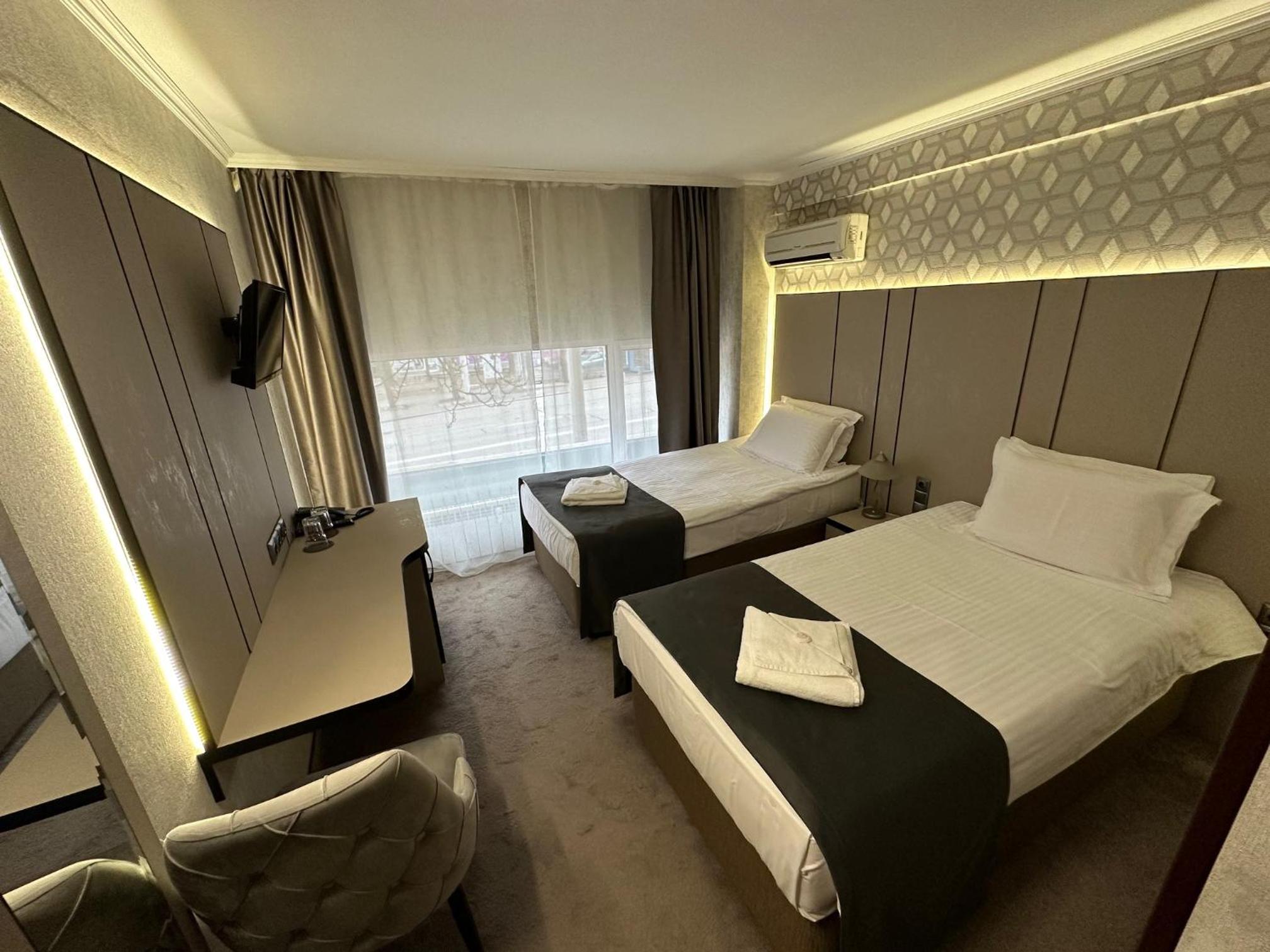 Double or Twin Room - Photo 3