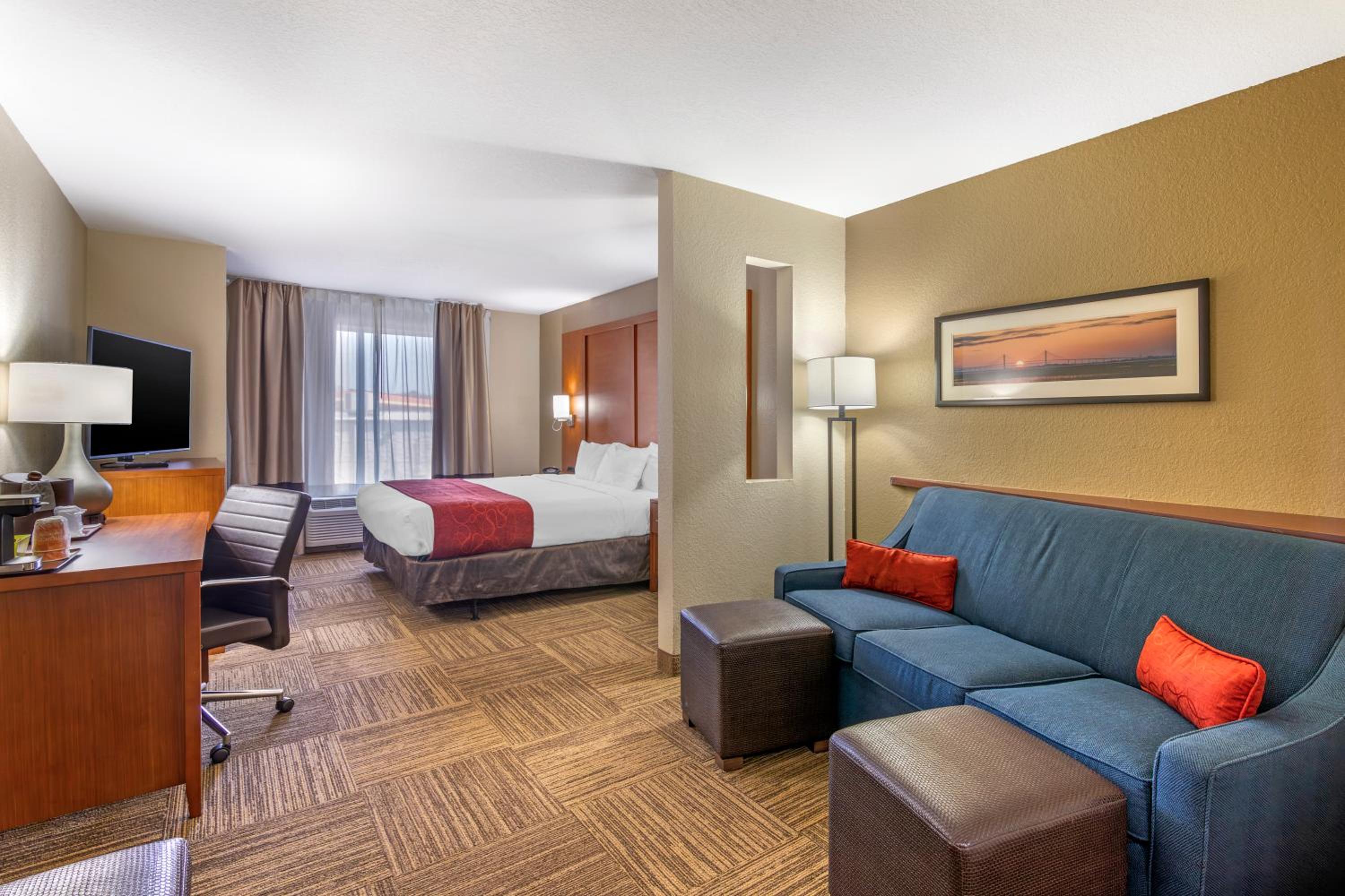 King Suite - Accessible/Non-Smoking photo 1