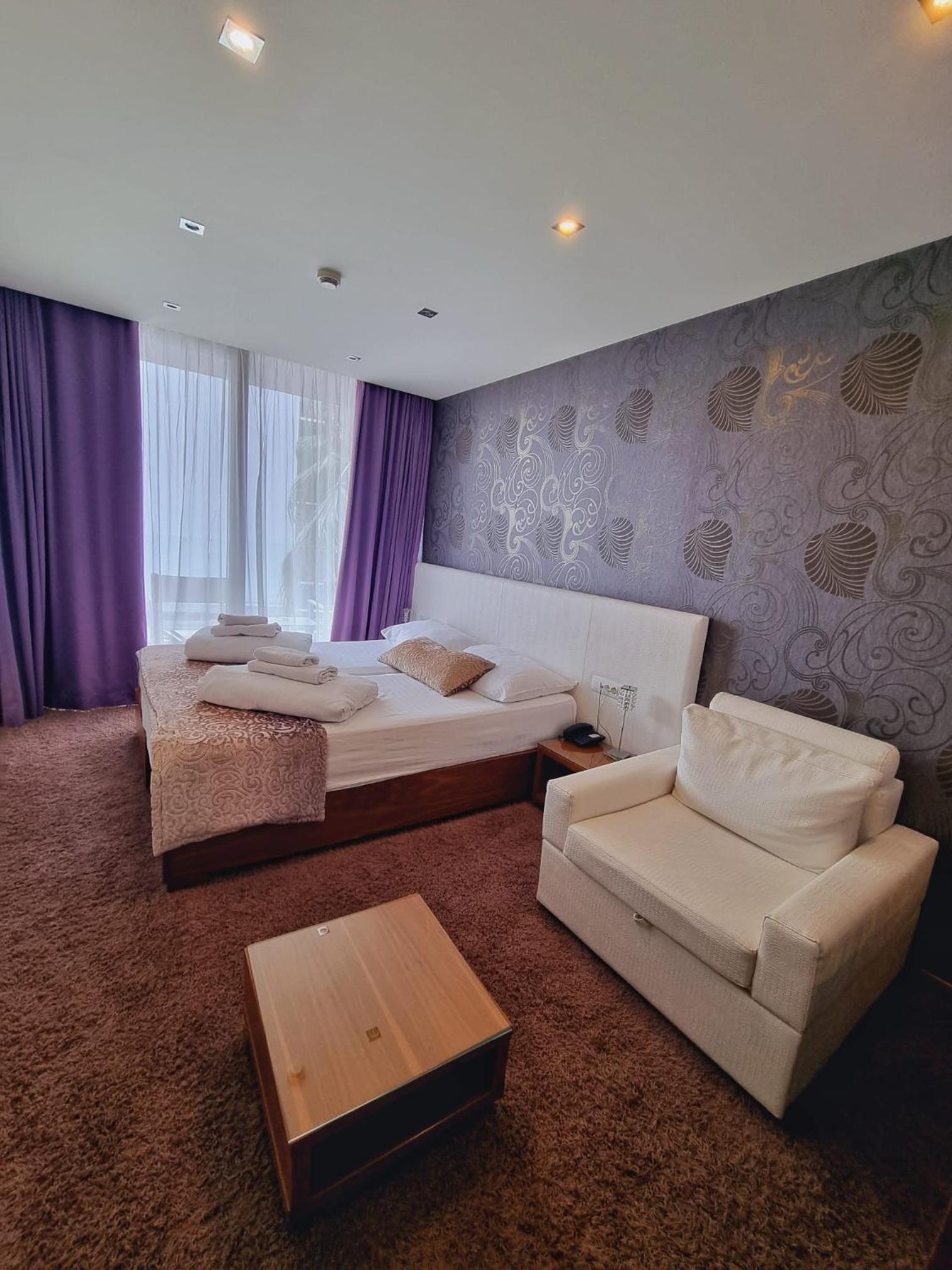 Classic Triple Room - Photo 10