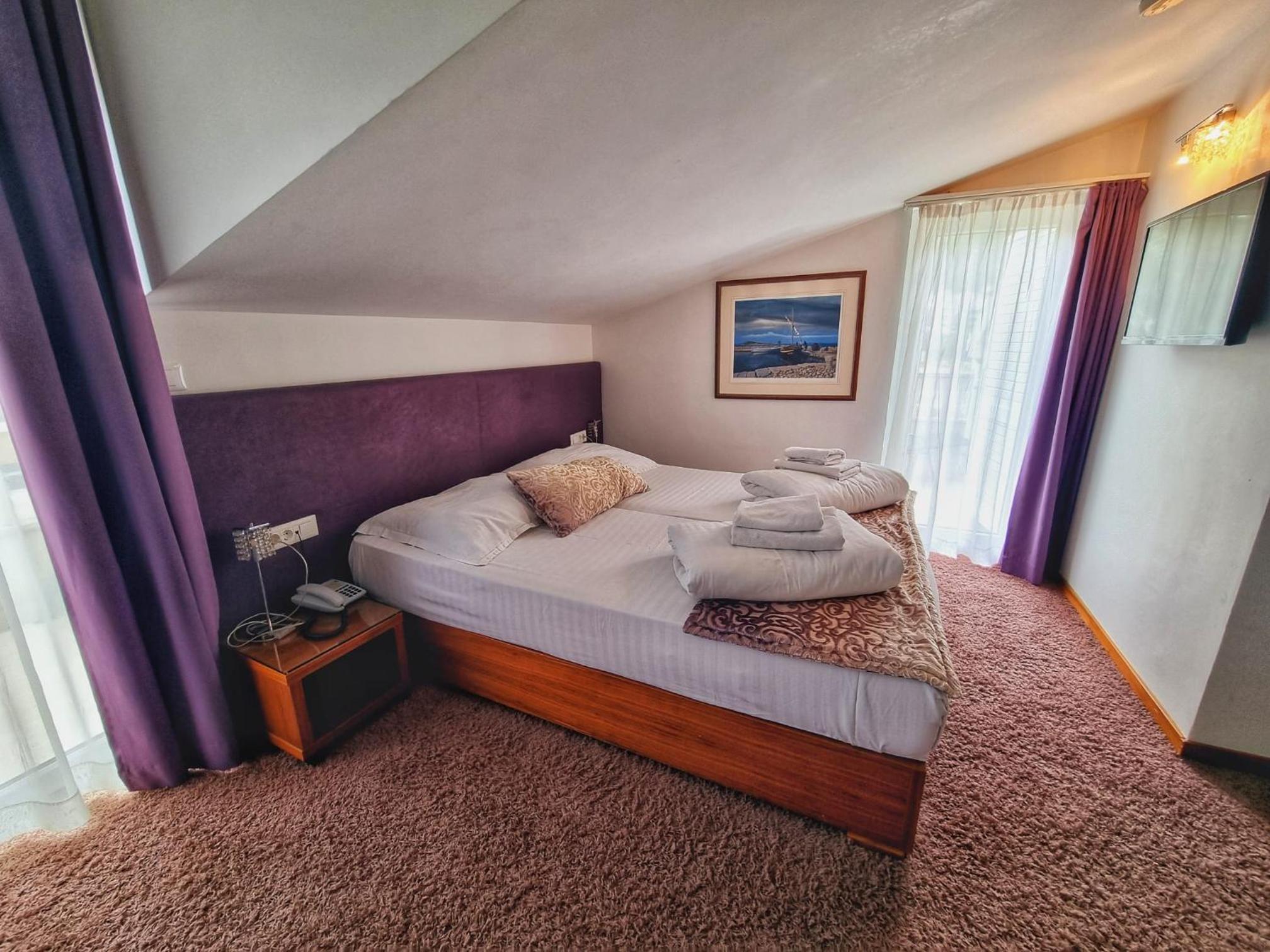 Classic Triple Room - Photo 11
