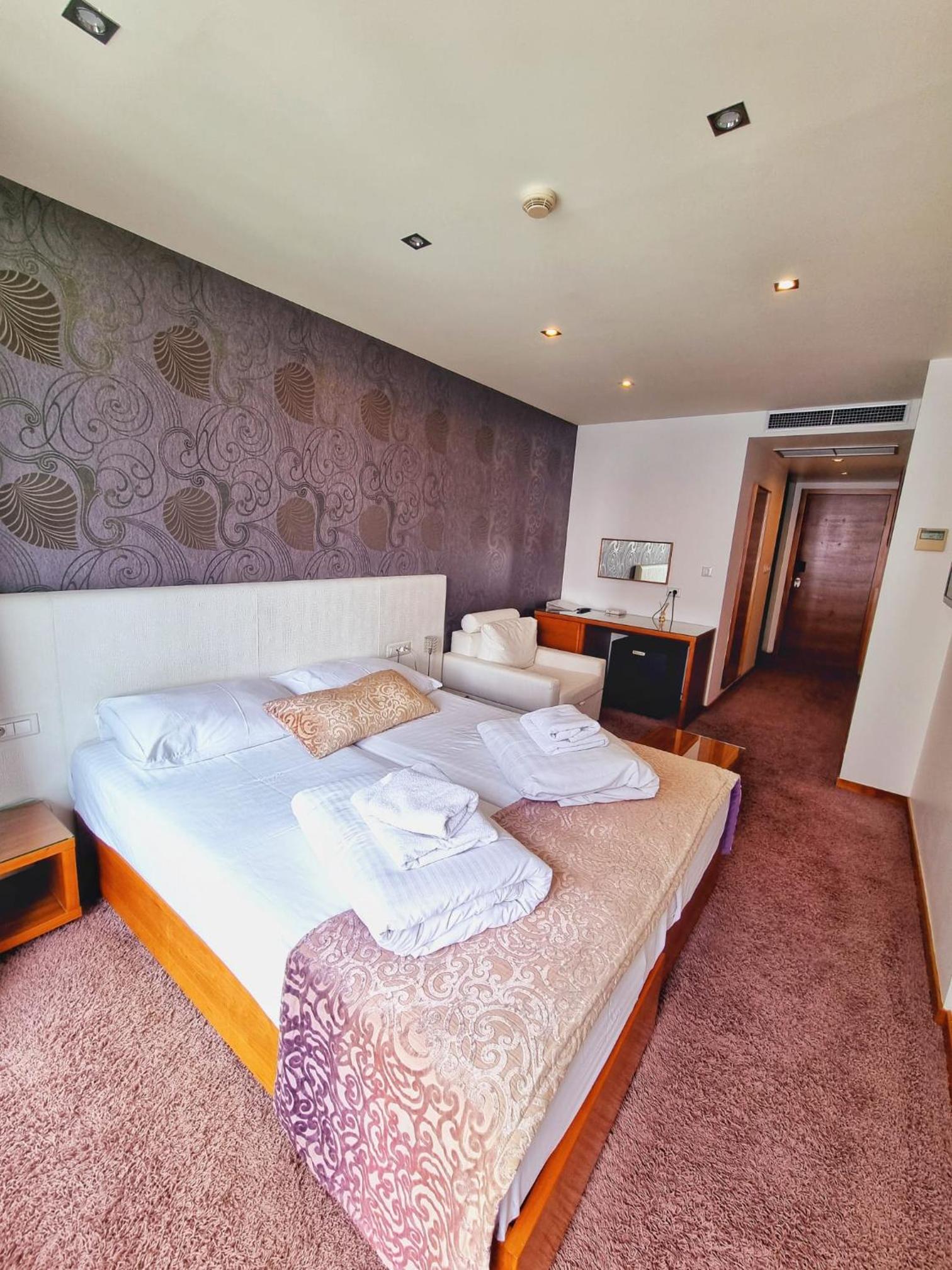 Classic Triple Room - Photo 12