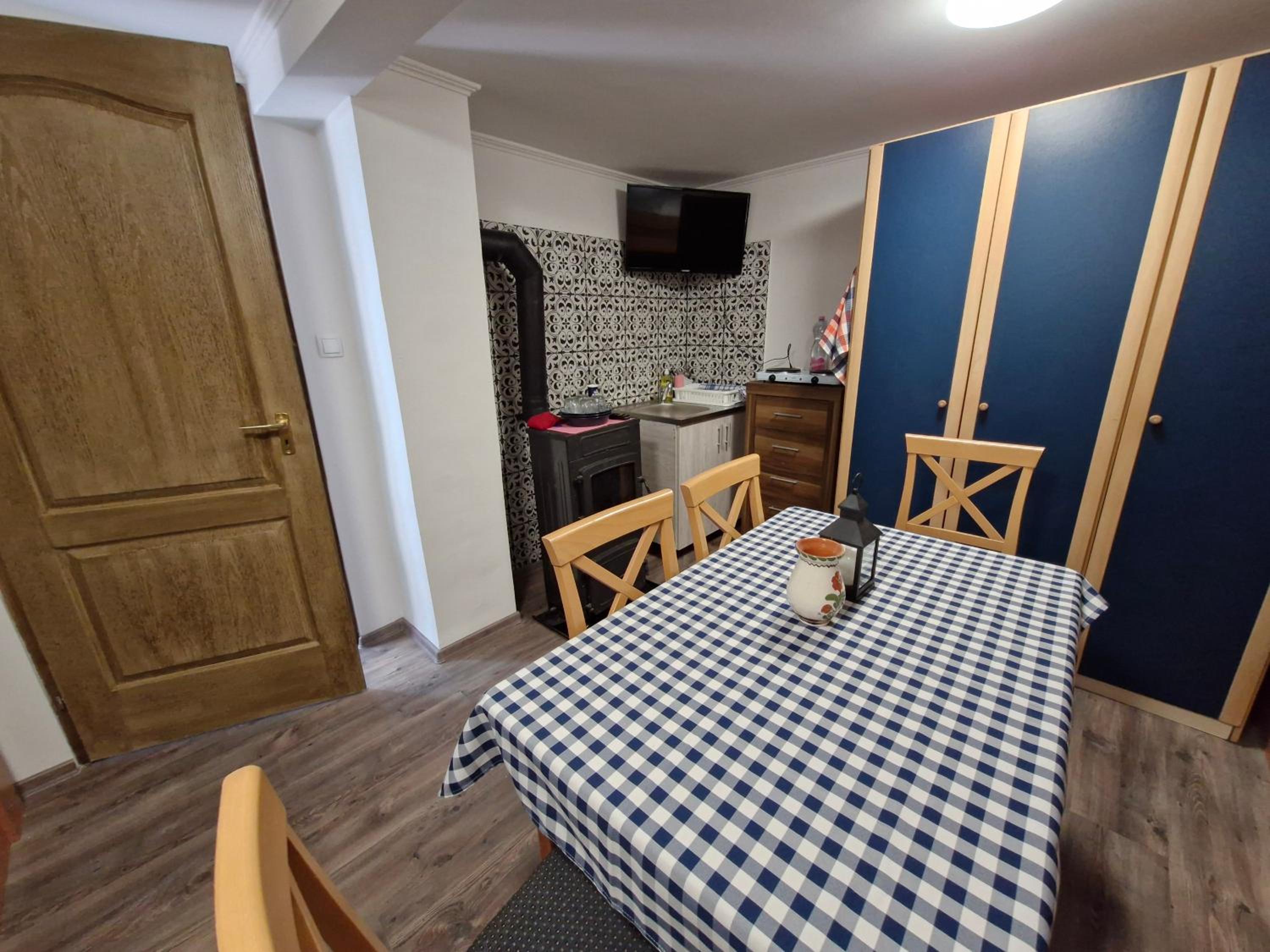 One-Bedroom Apartment - Photo 12