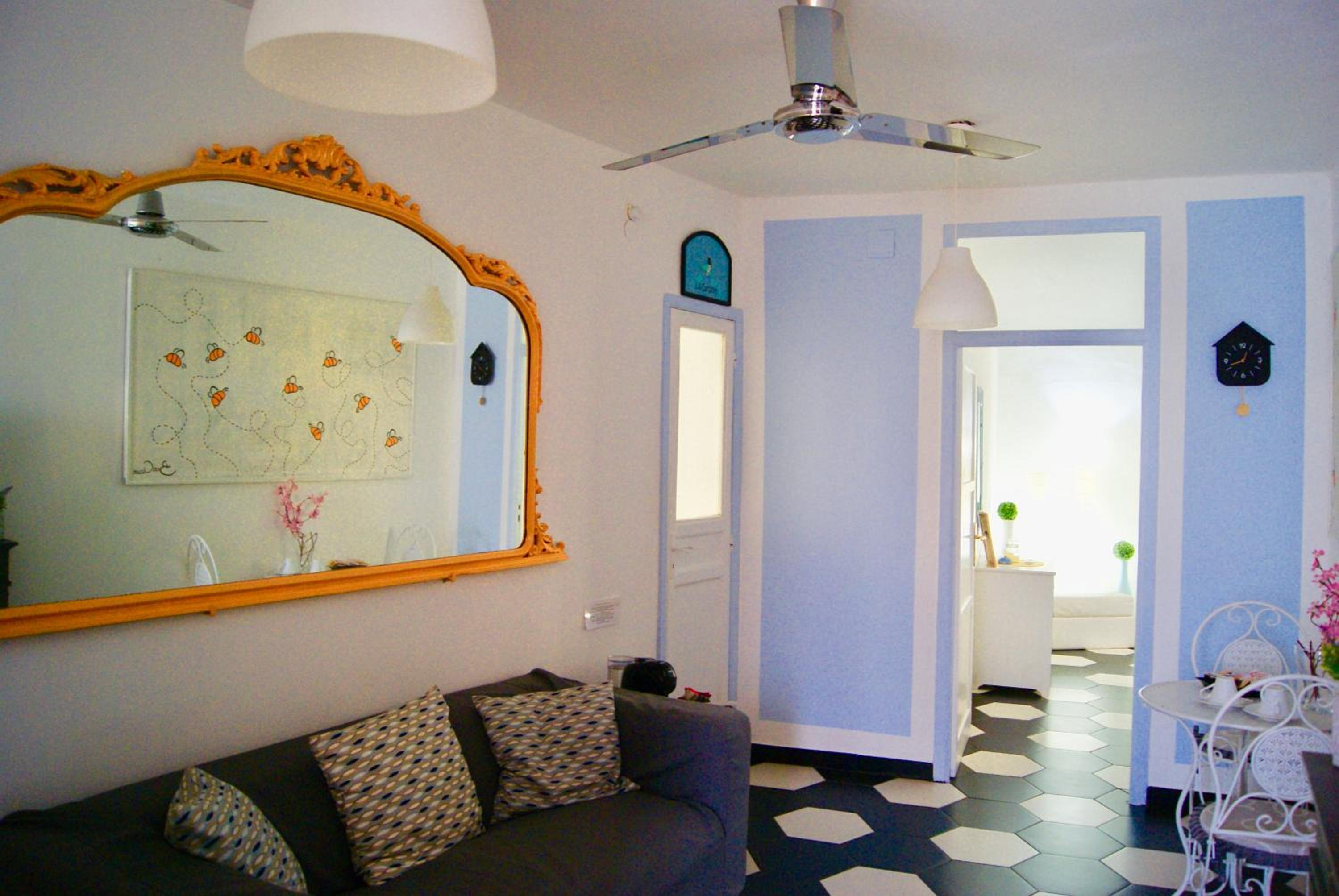 Large Double Room - Photo 1