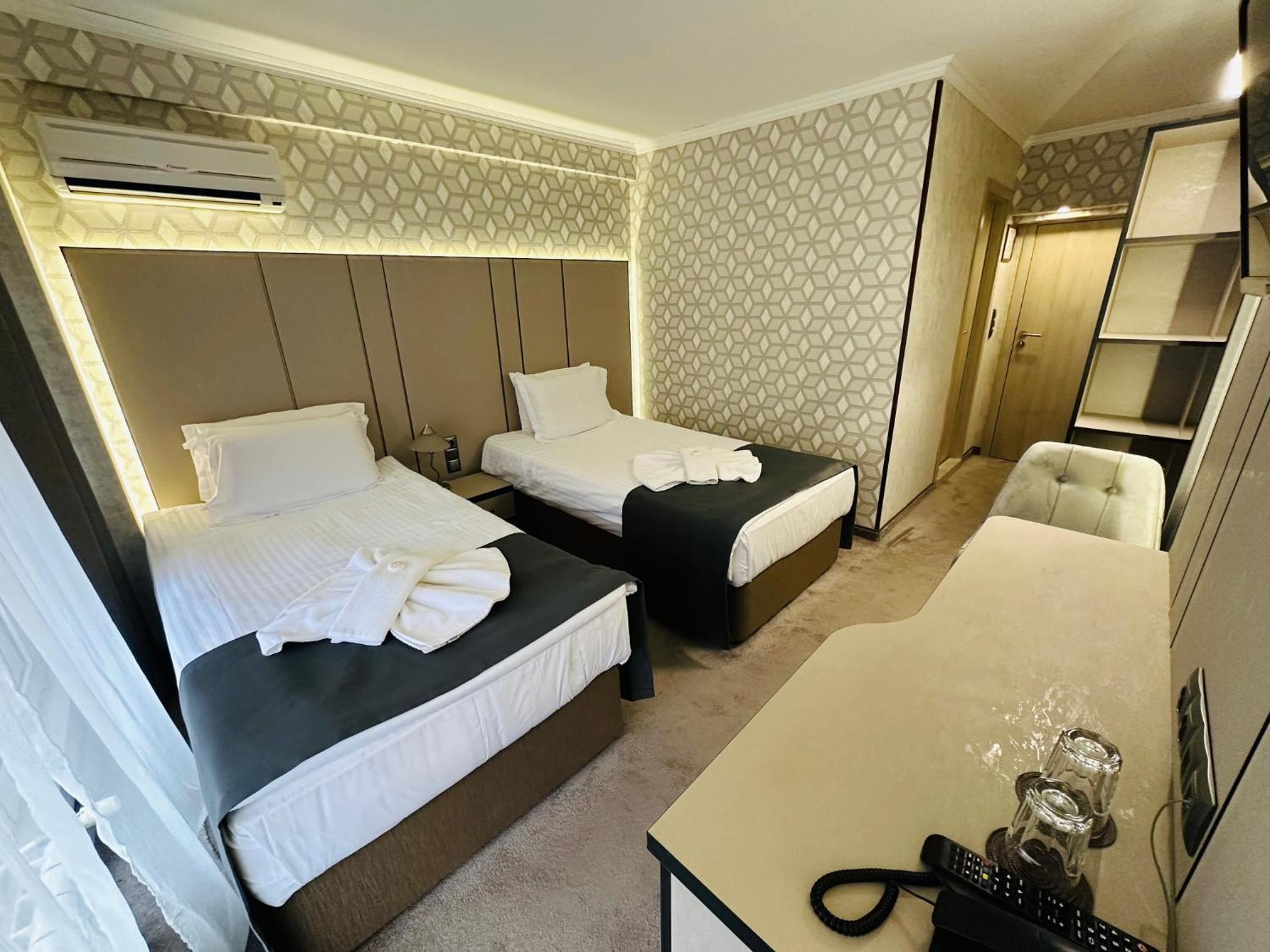 Double or Twin Room - Photo 7