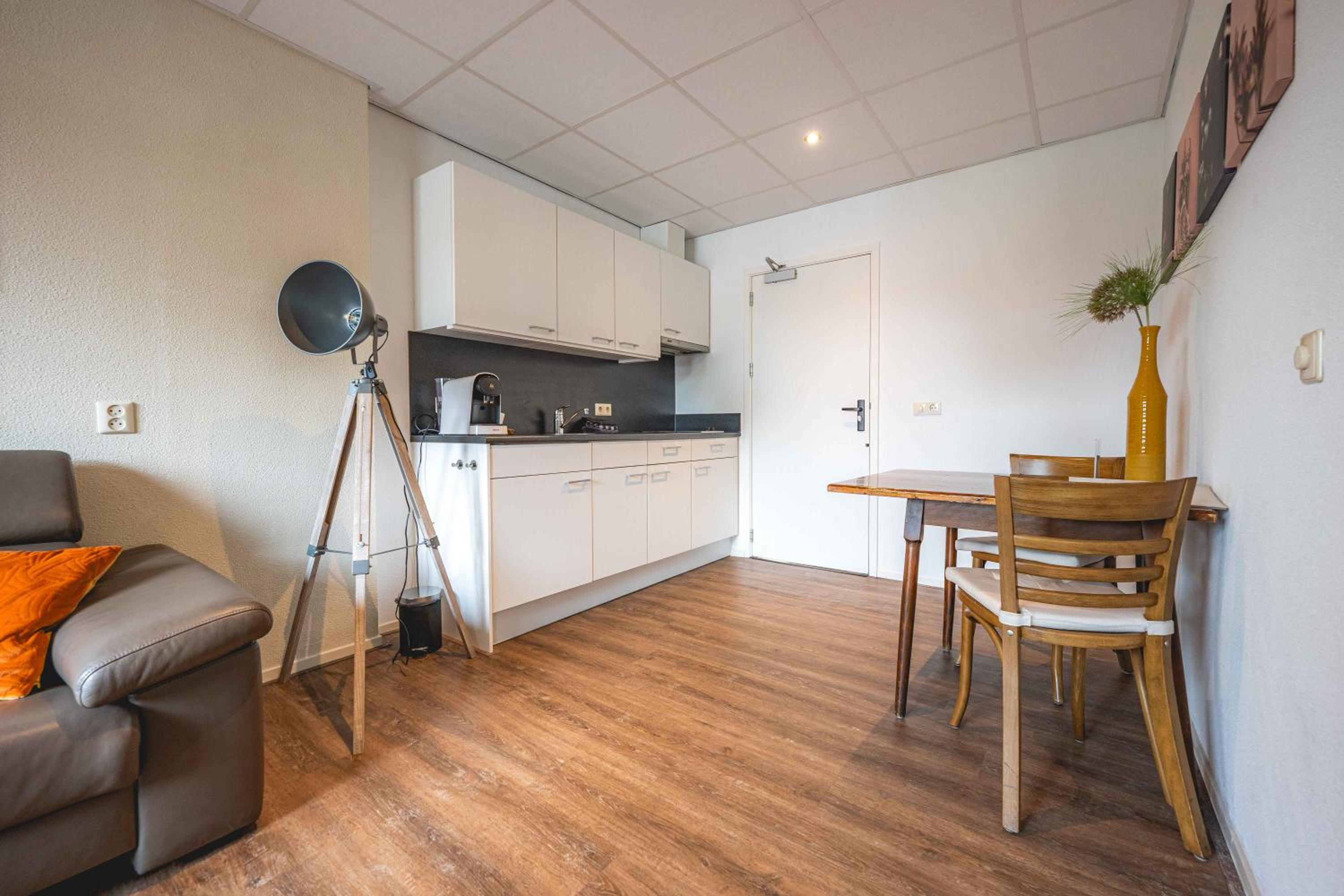 Studio with Balcony - Photo 4