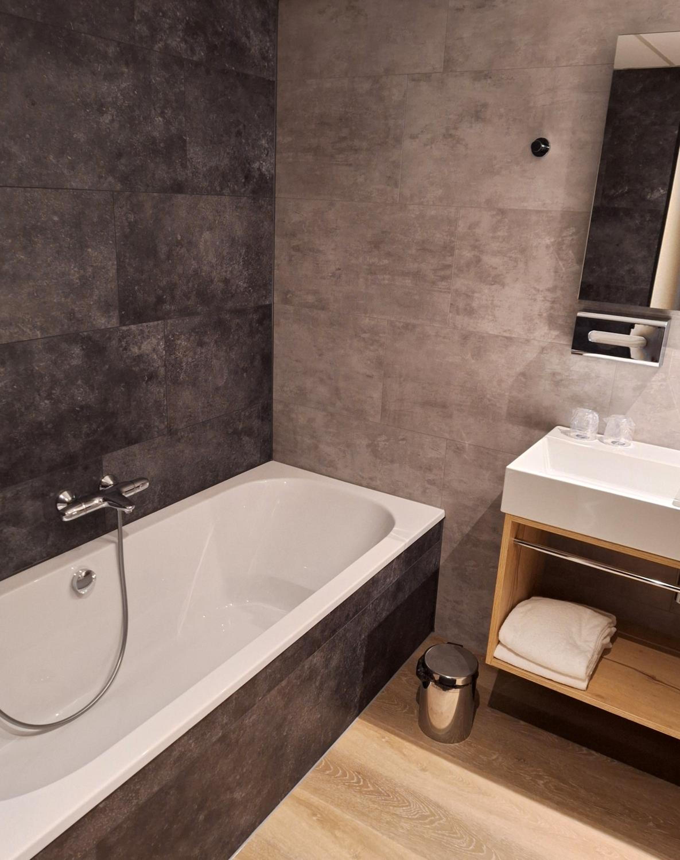 Suite - Photo 8