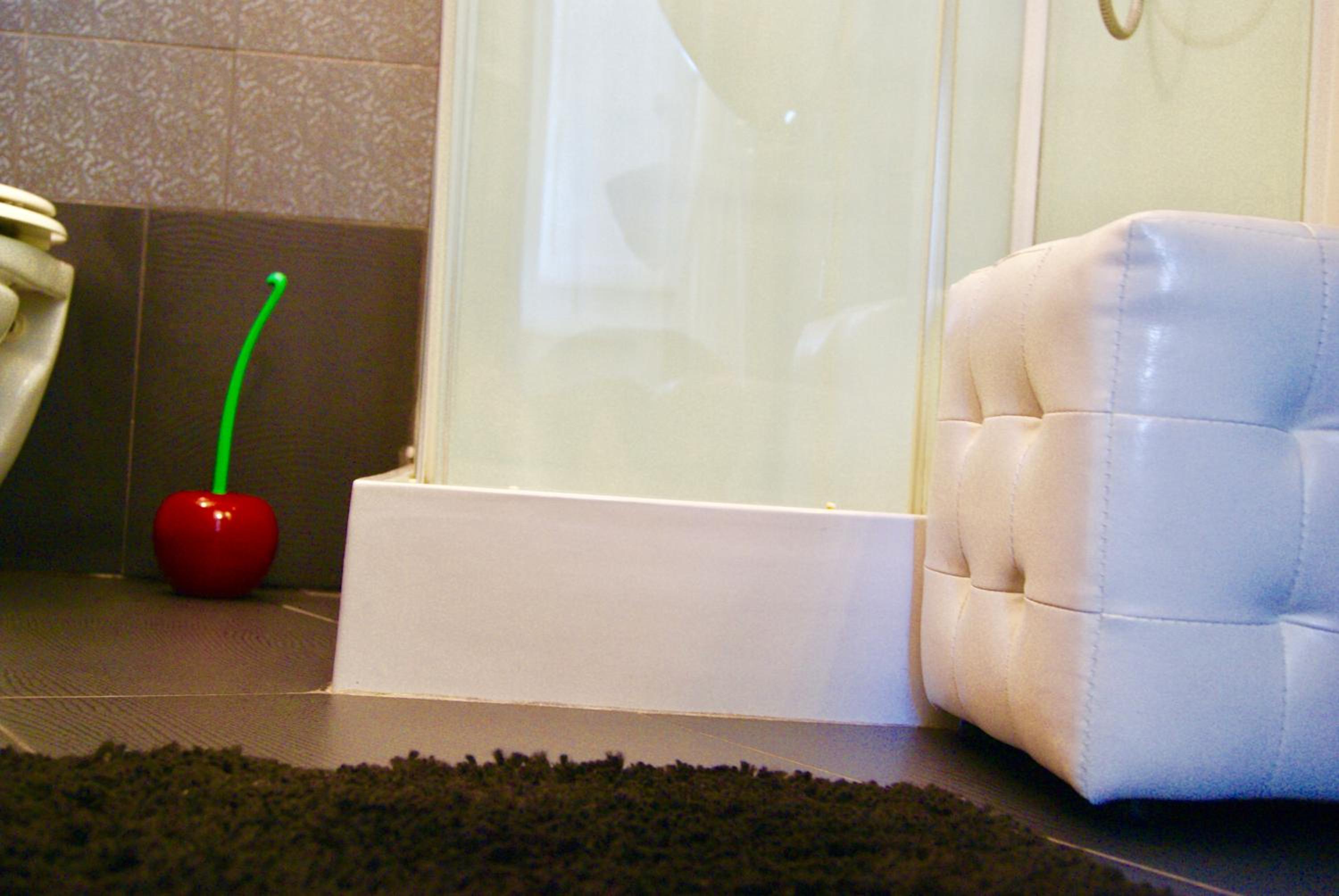 Large Double Room - Photo 6
