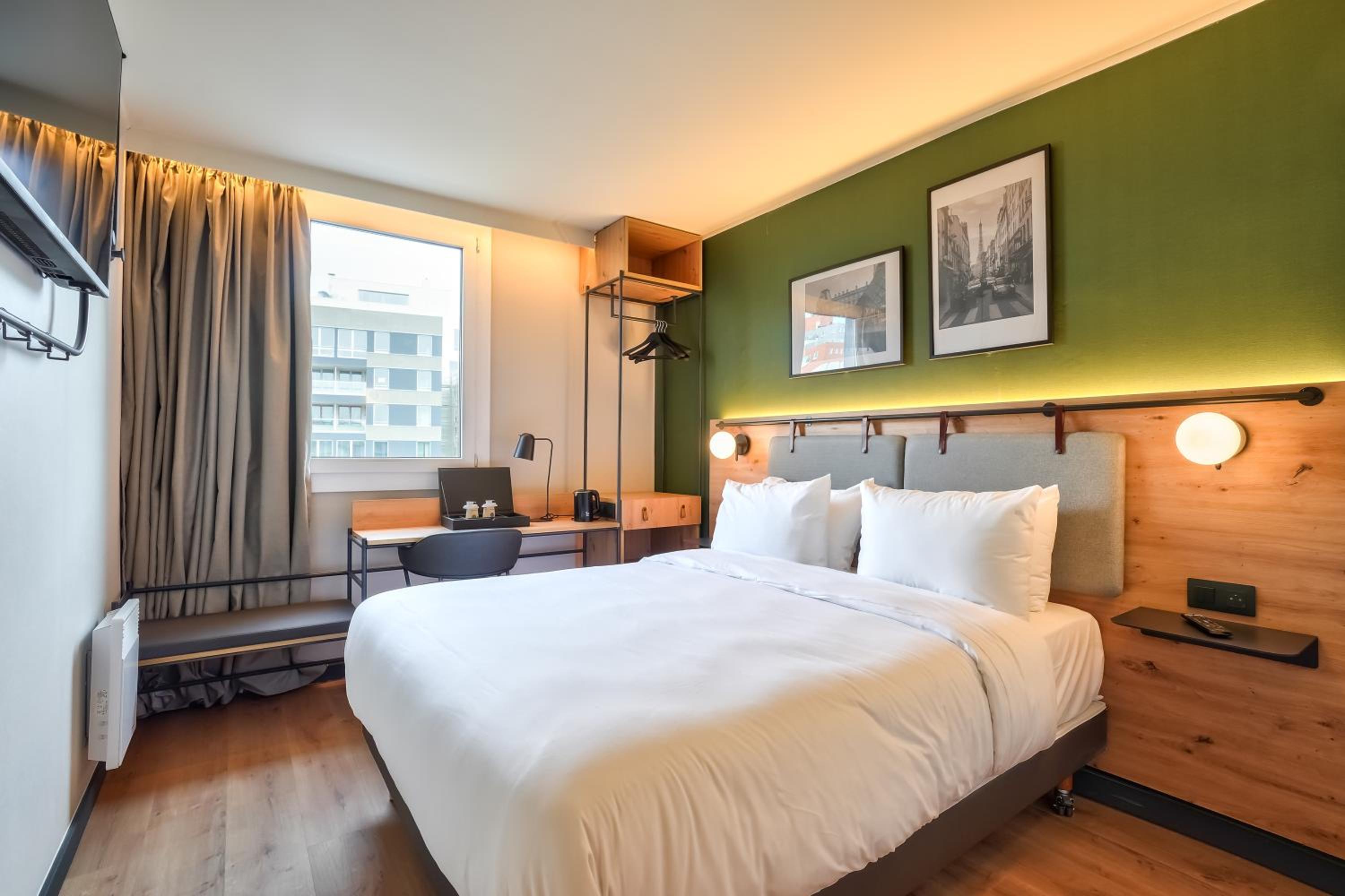 Standard Room - 1 Queen Bed - Photo 2
