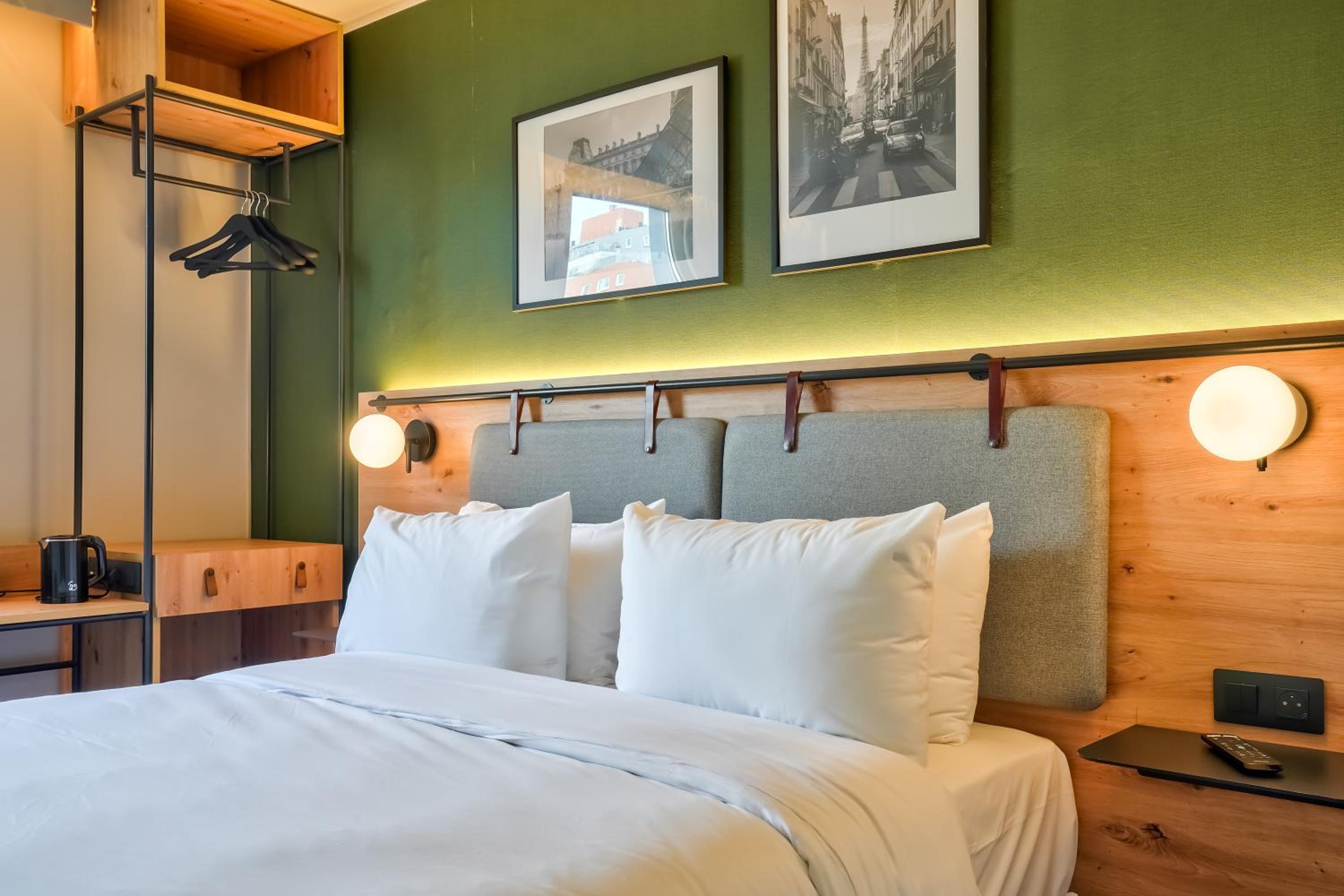 Standard Room - 1 Queen Bed - Photo 4