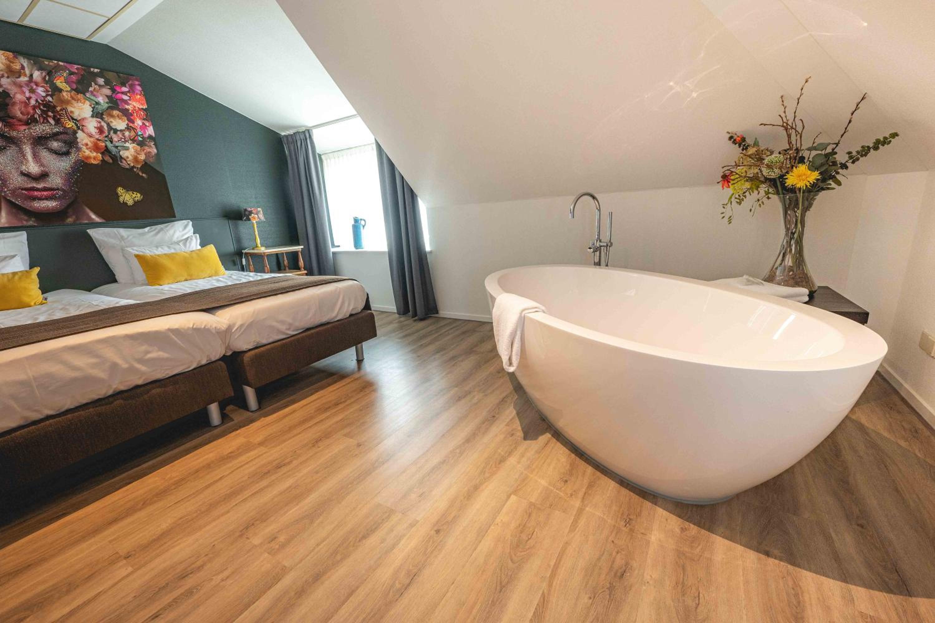 Suite - Photo 3