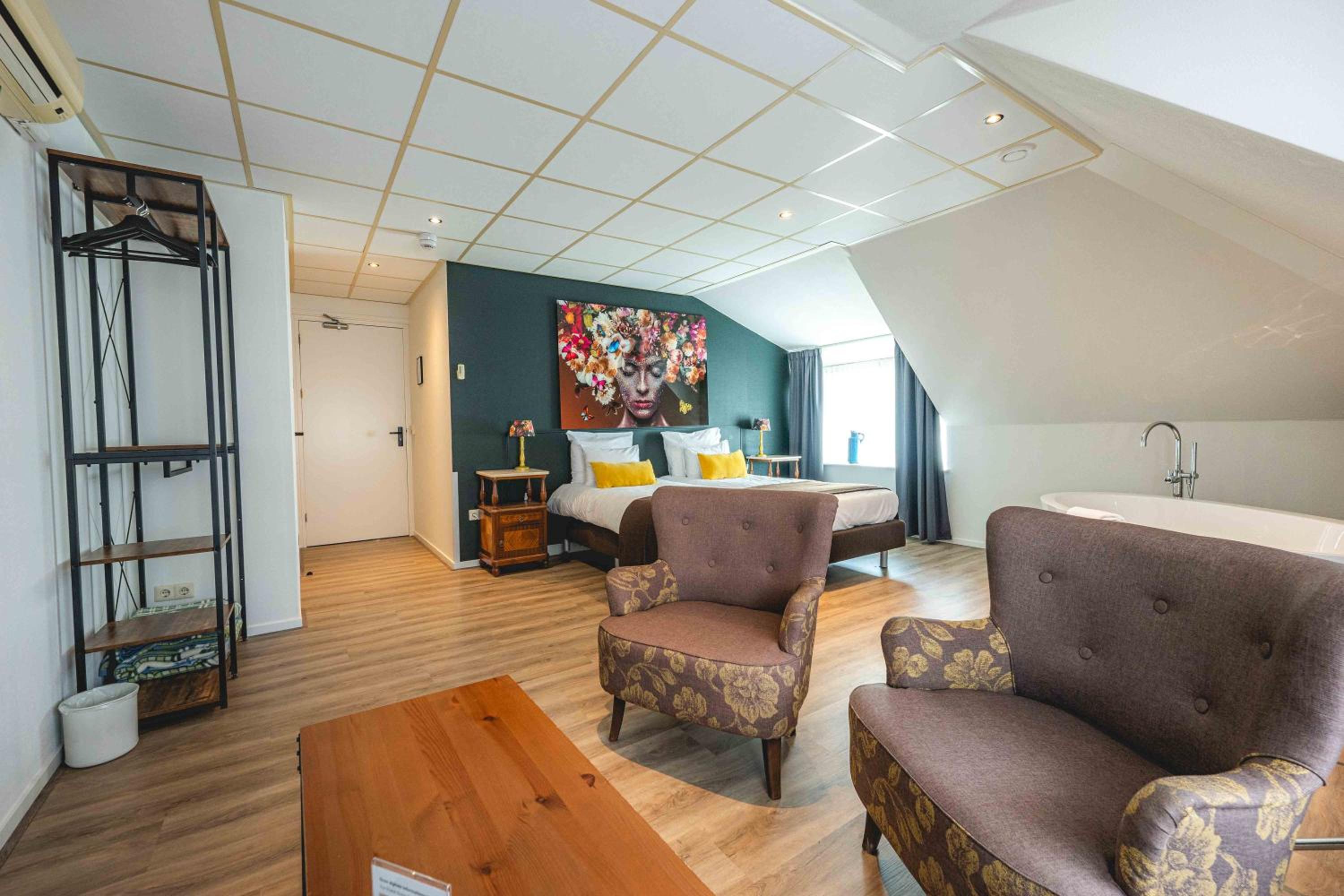 Suite - Photo 2
