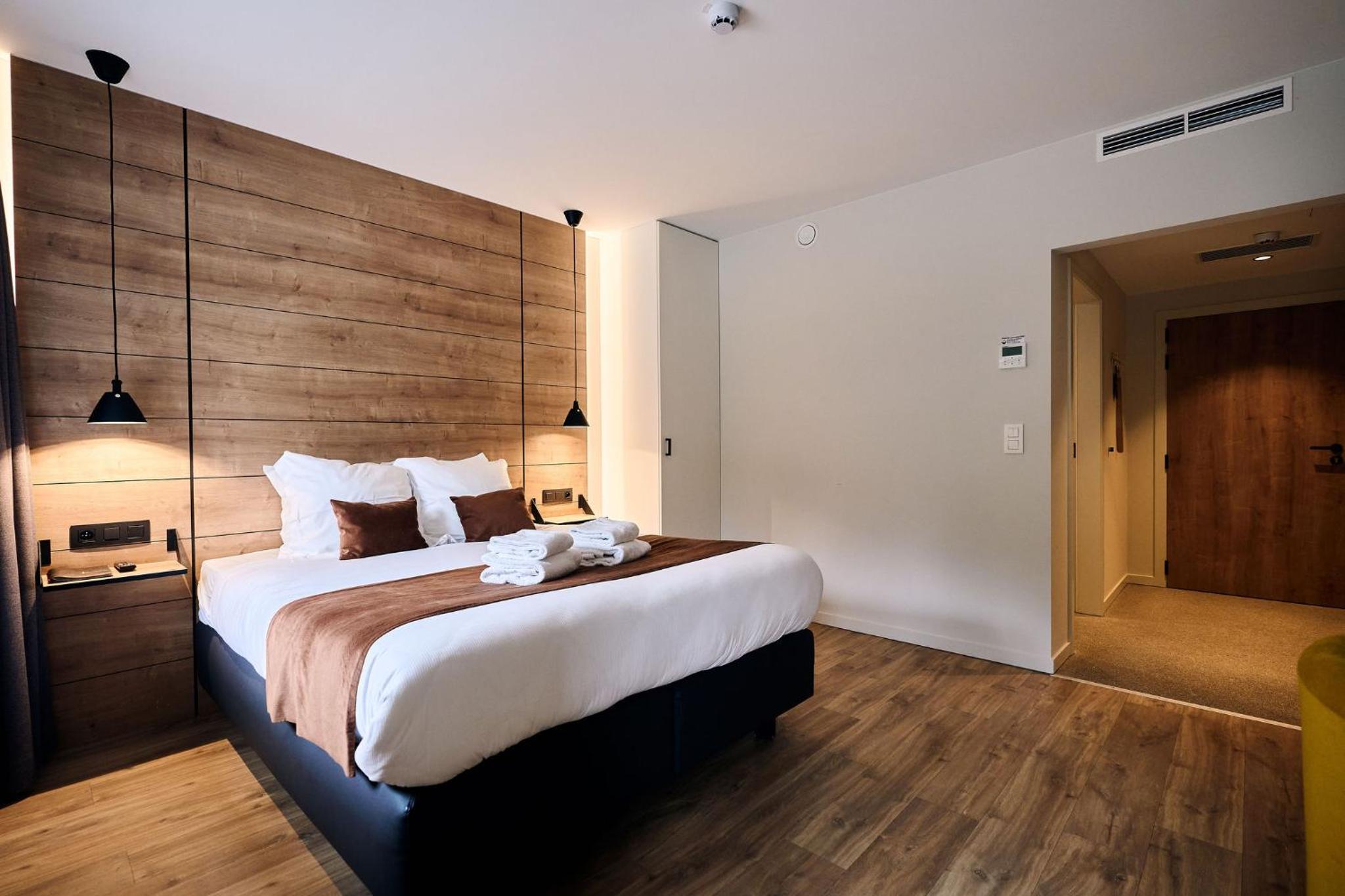 Double Room with Street View - Photo 14