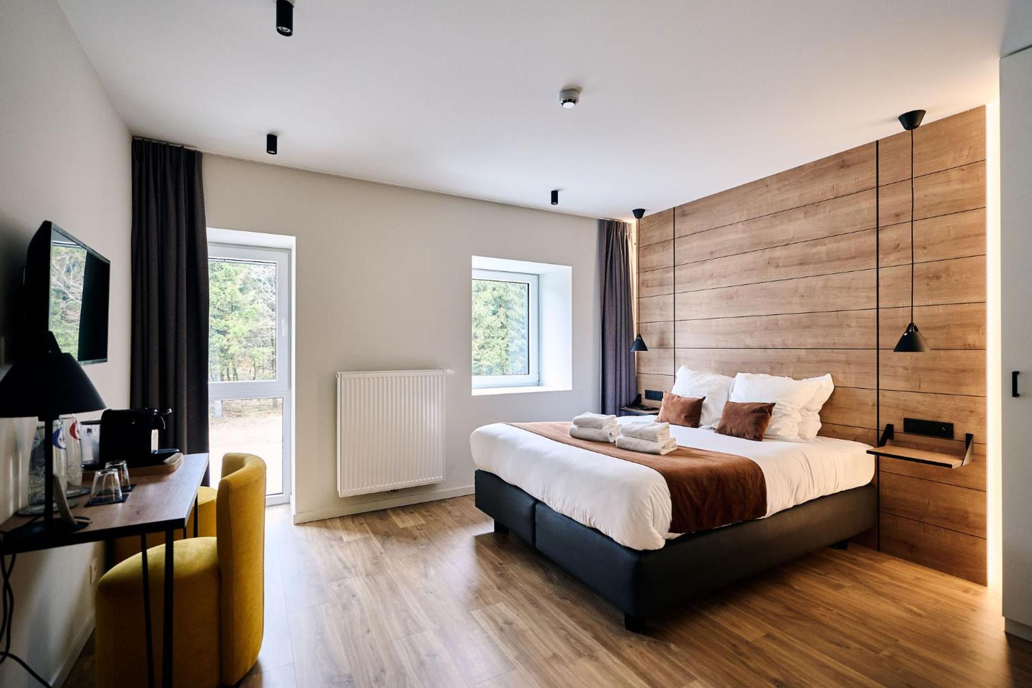 Double Room with Street View - Photo 11
