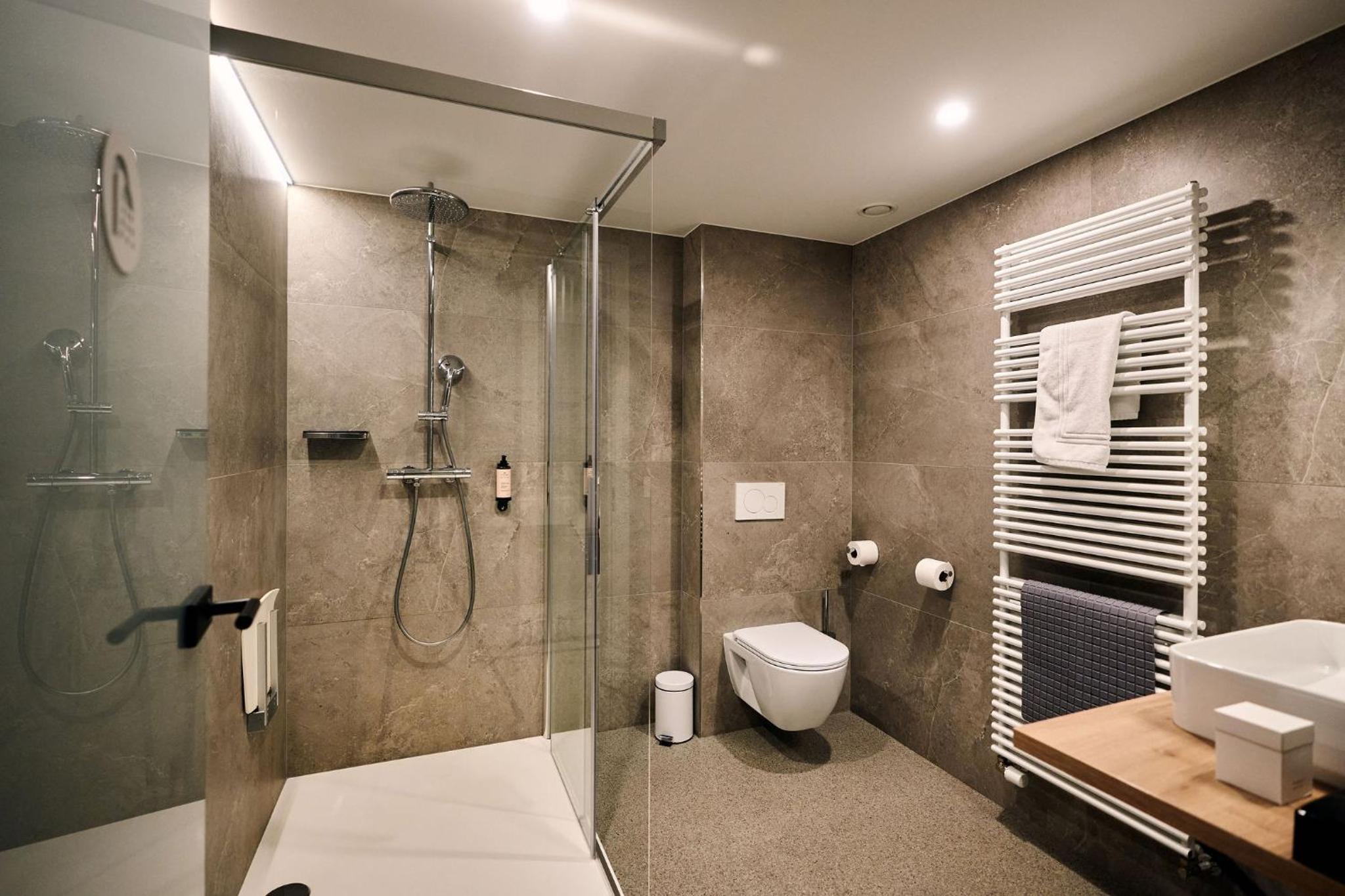 Double Room with Street View - Photo 15