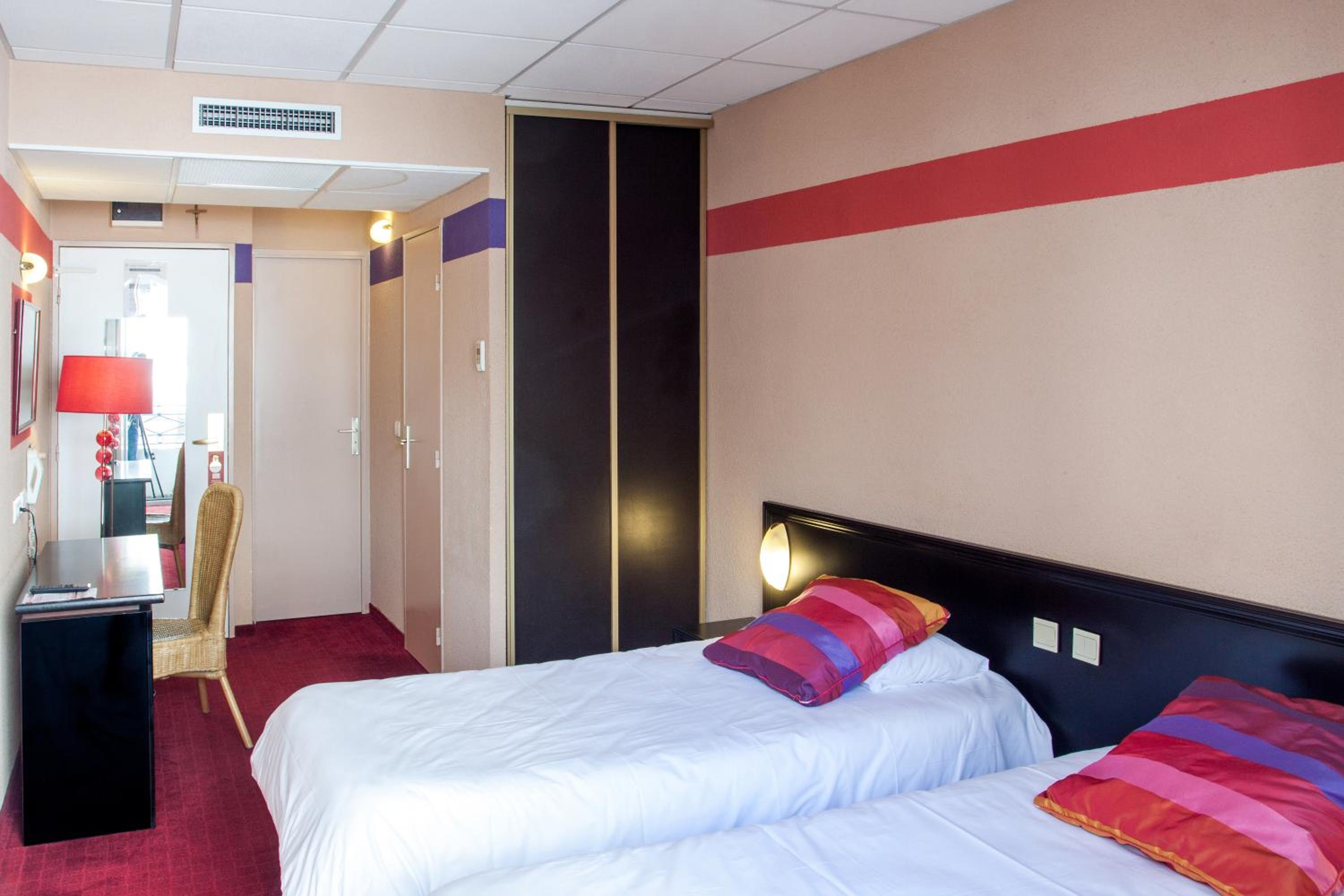 Double or Twin Room - Photo 5