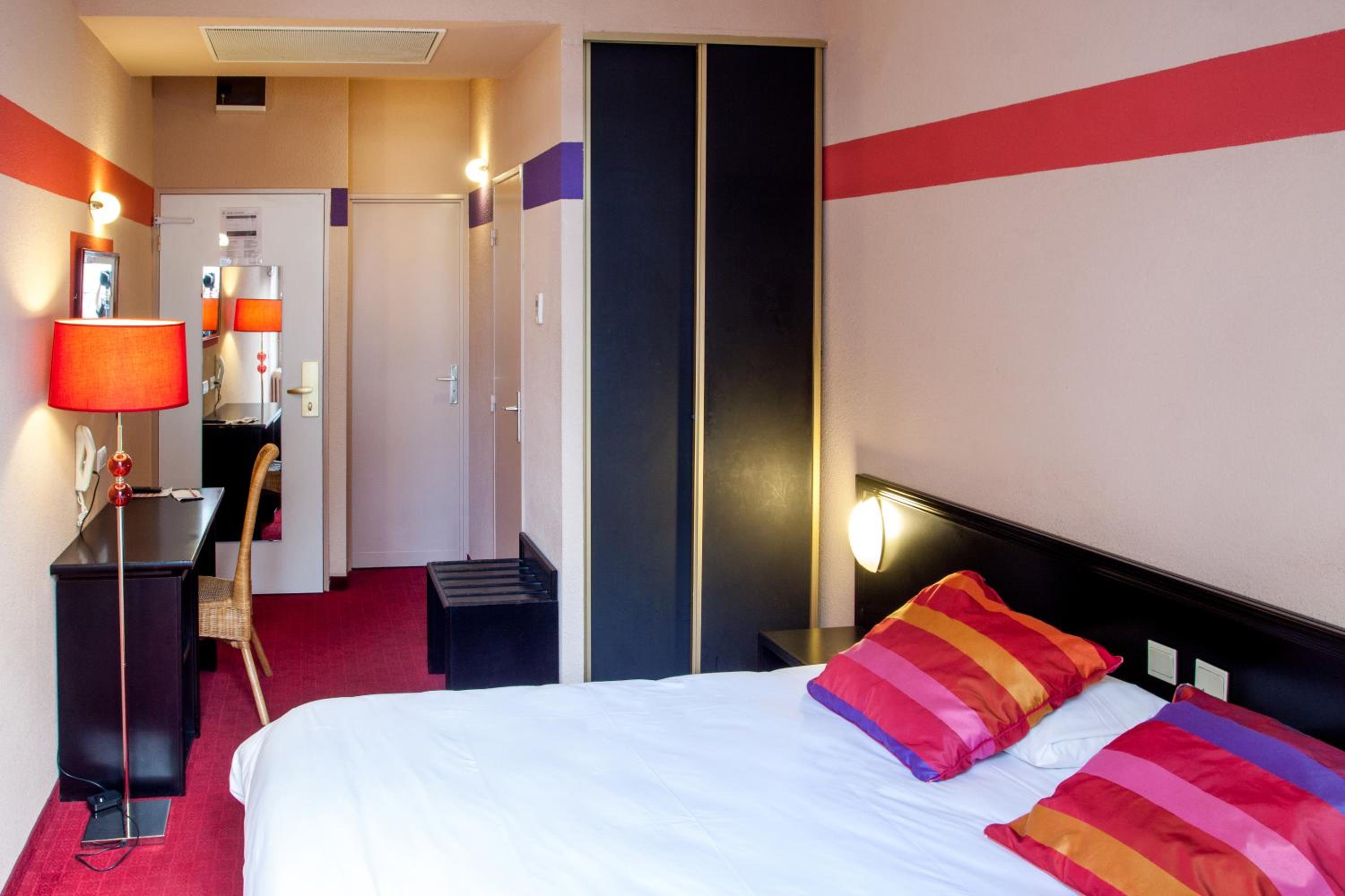 Double or Twin Room - Photo 11