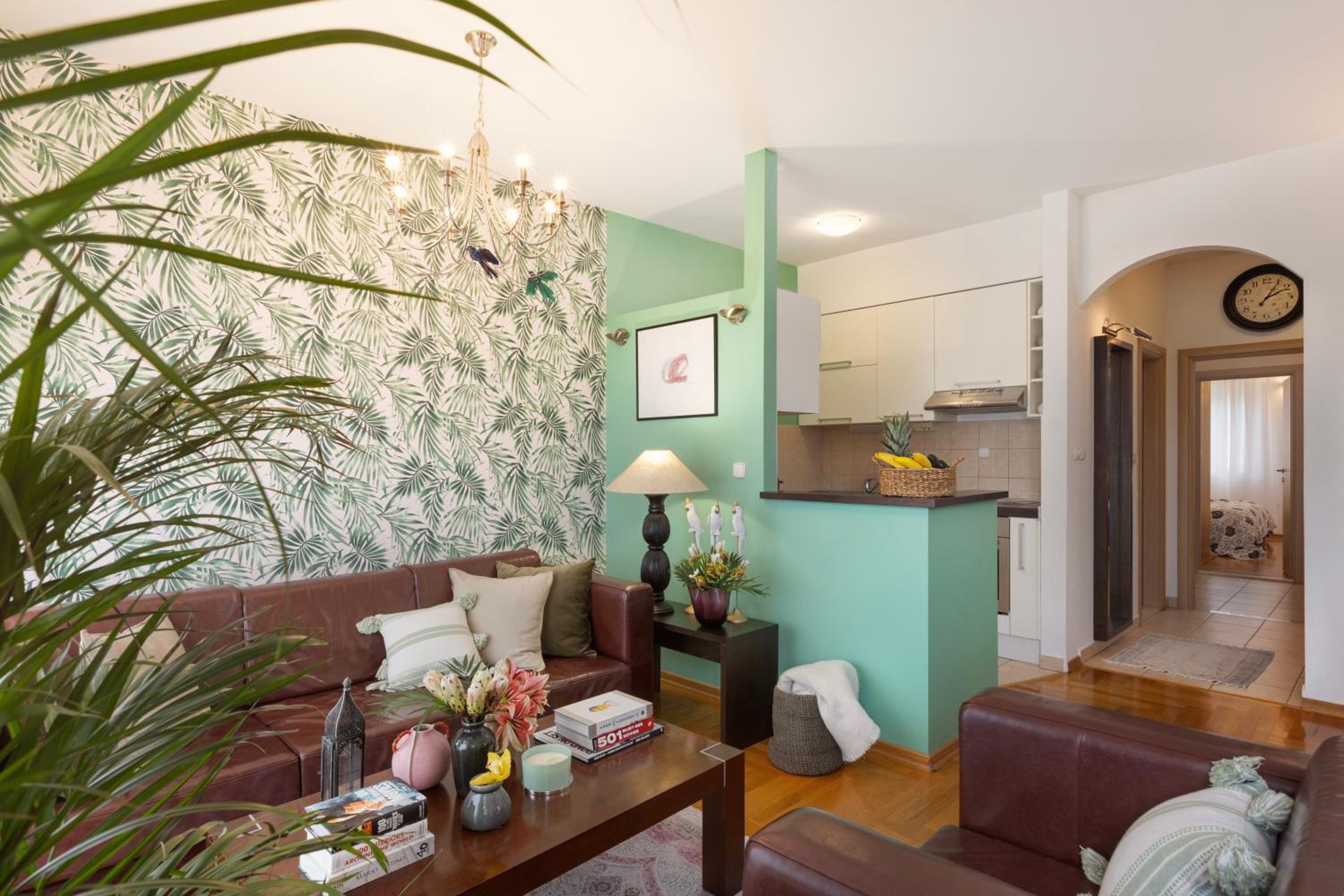 Private Entrance - Deluxe Two-Bedroom Apartment
