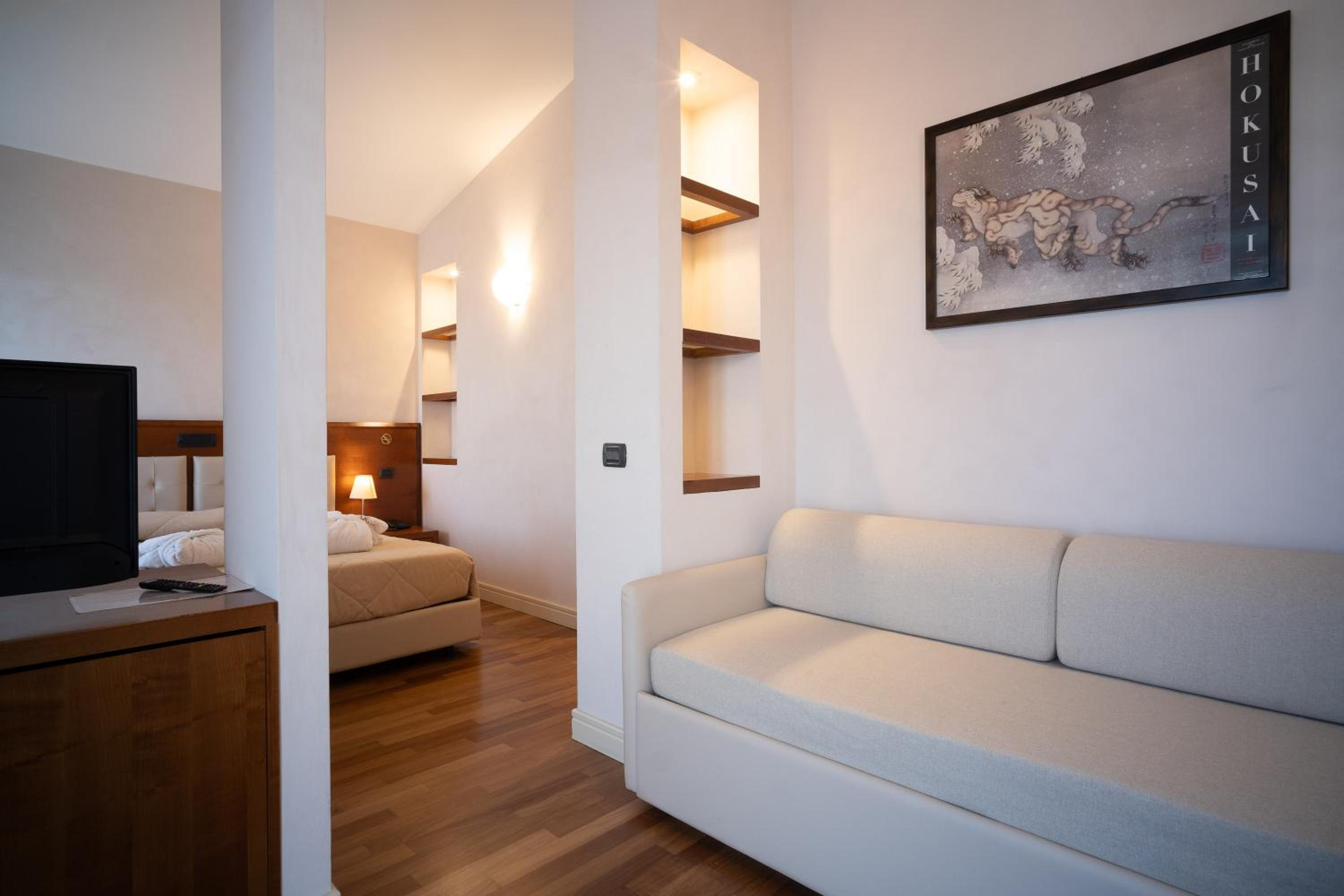 Junior Suite (2 Adults) - Photo 3