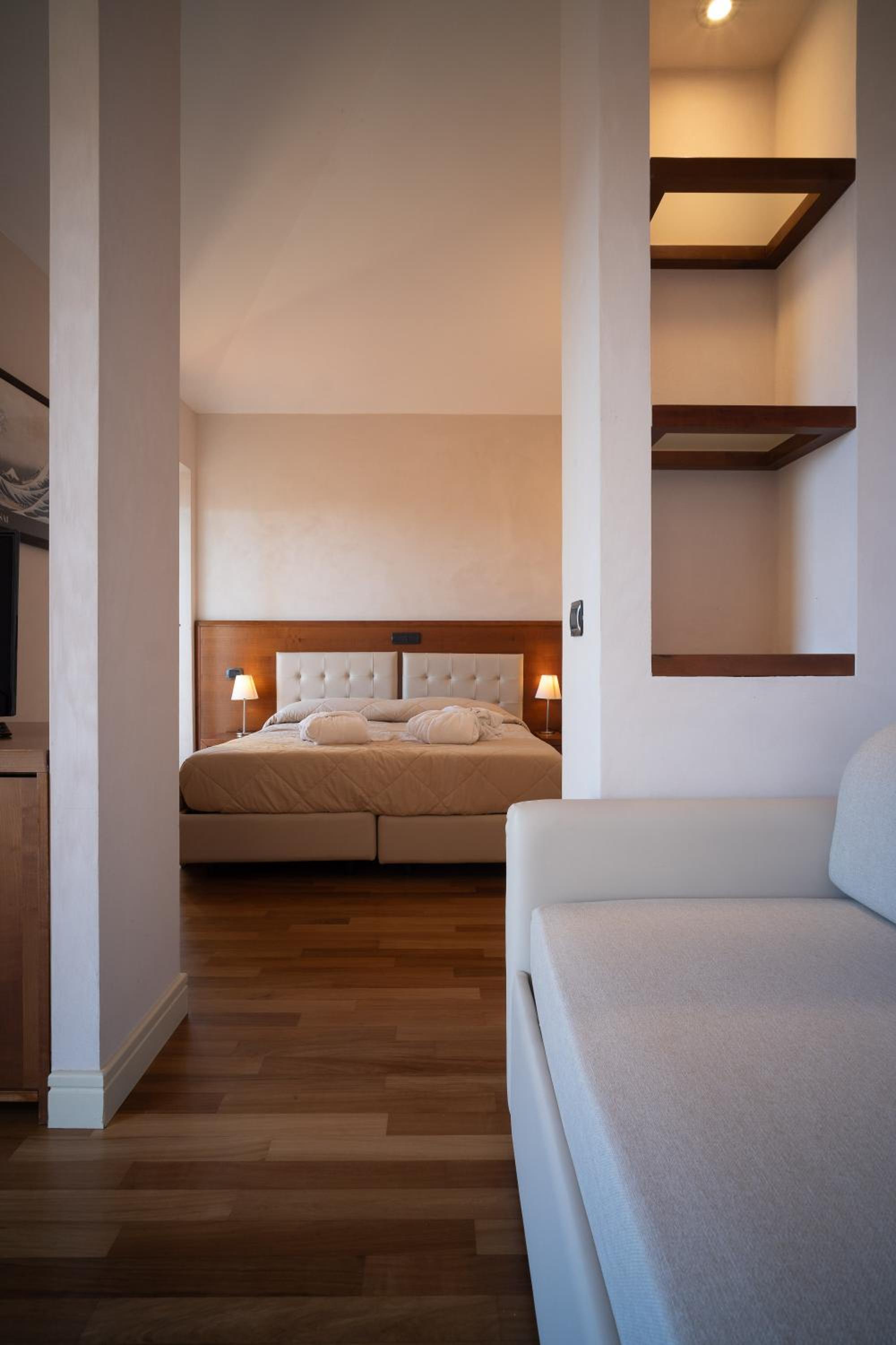 Junior Suite (2 Adults) - Photo 2
