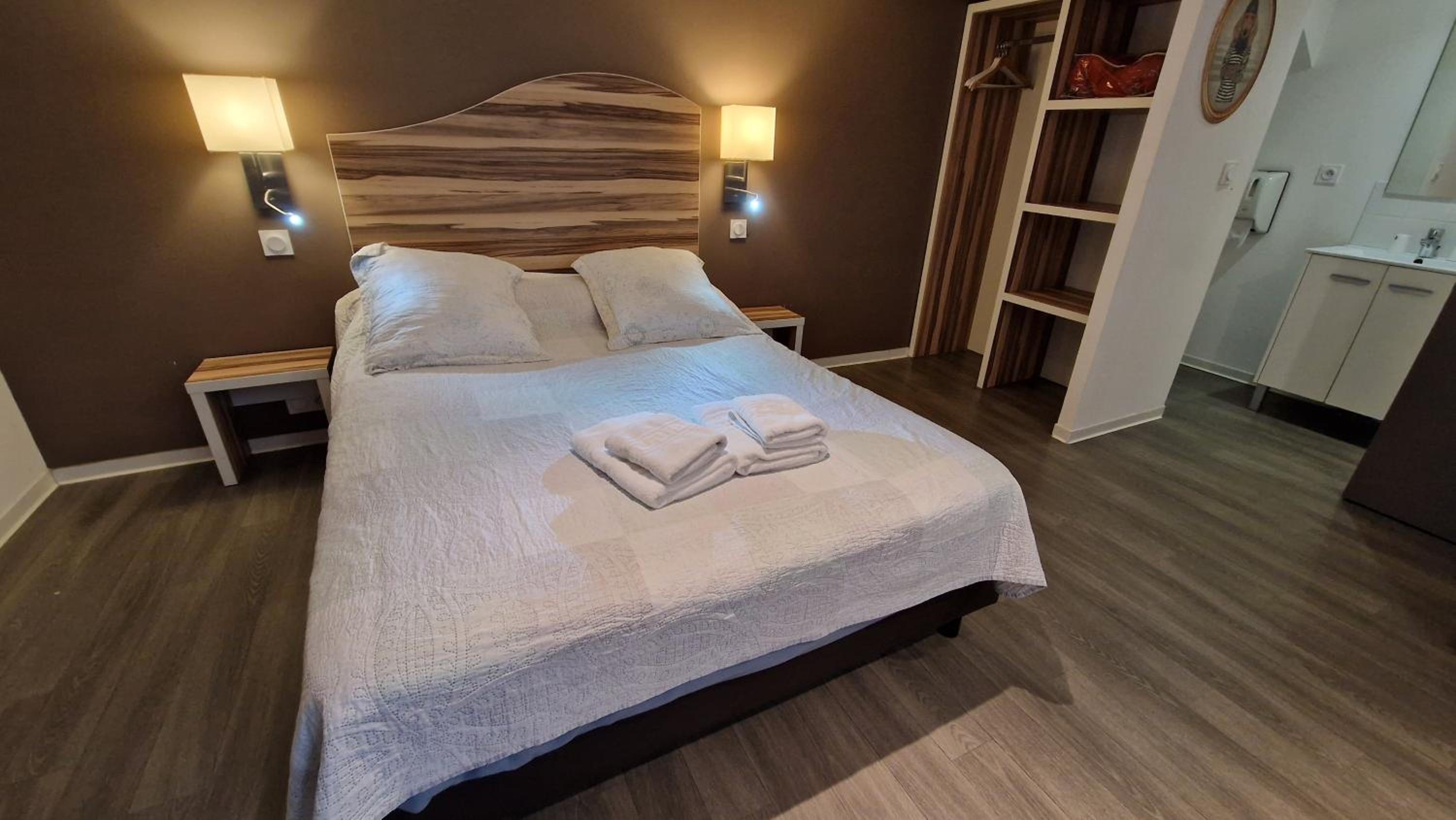 Double Room with Patio - Photo 3