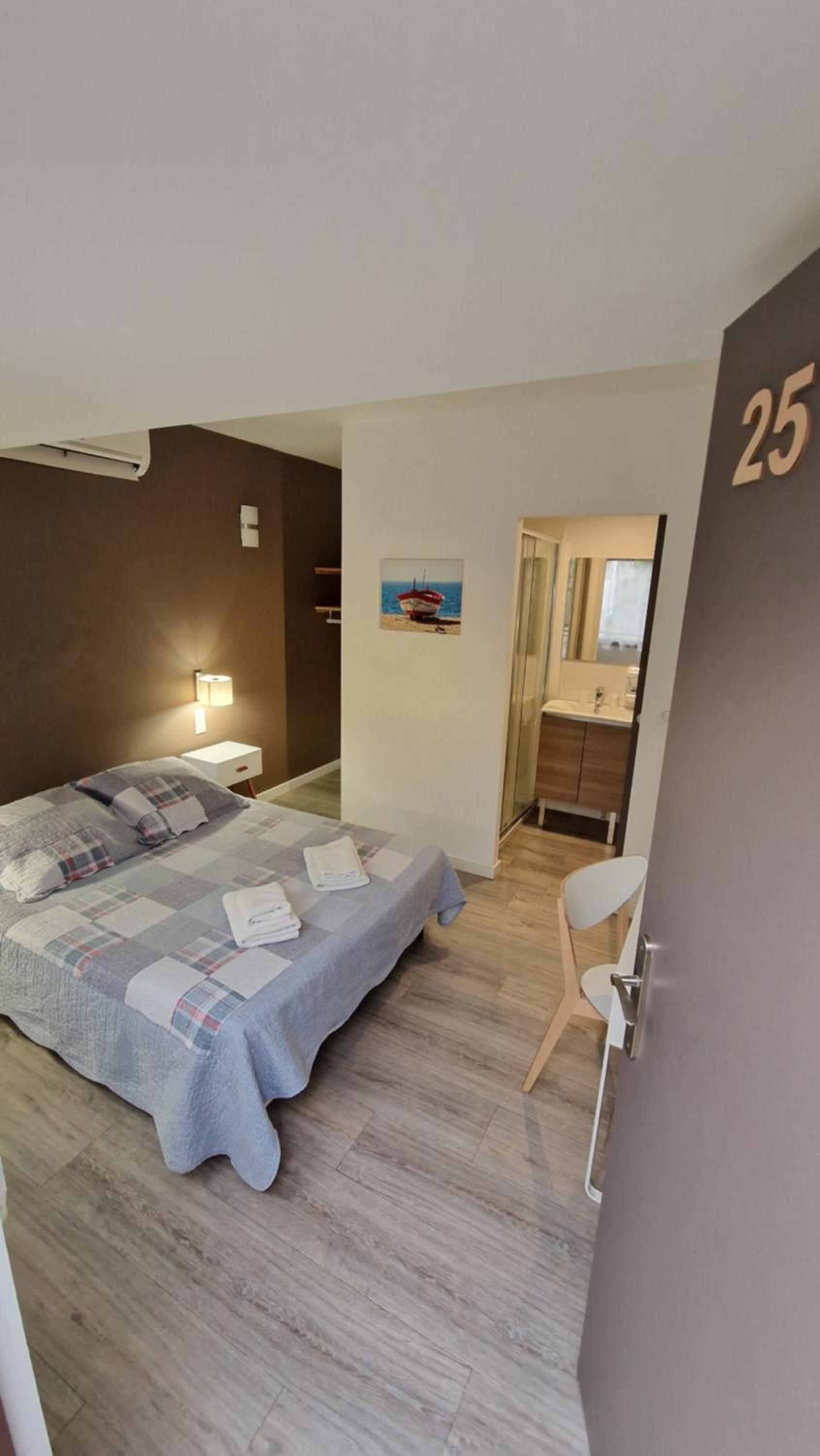 Double Room with Patio - Photo 4