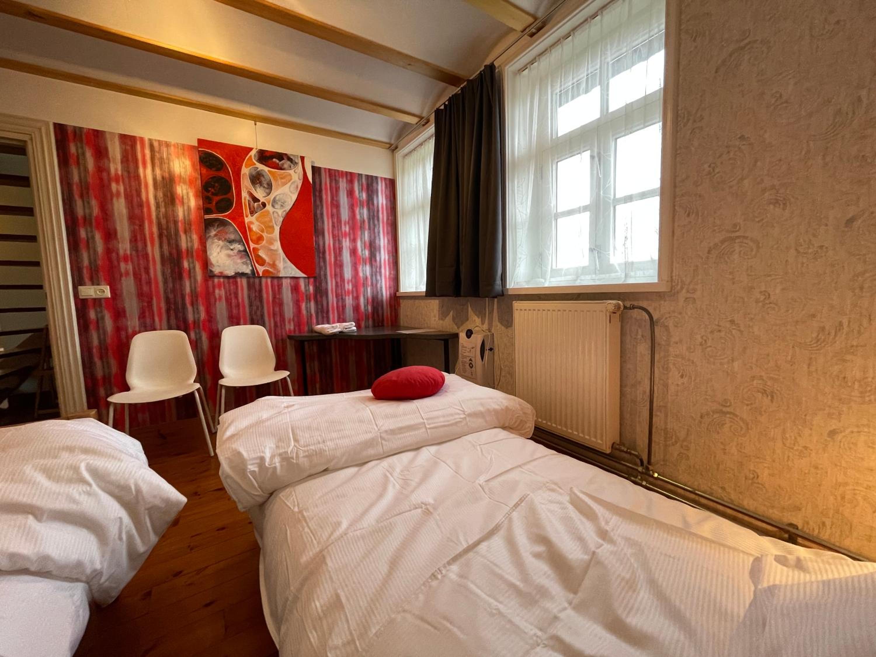 Standard Twin Room with Shared Bathroom photo 3
