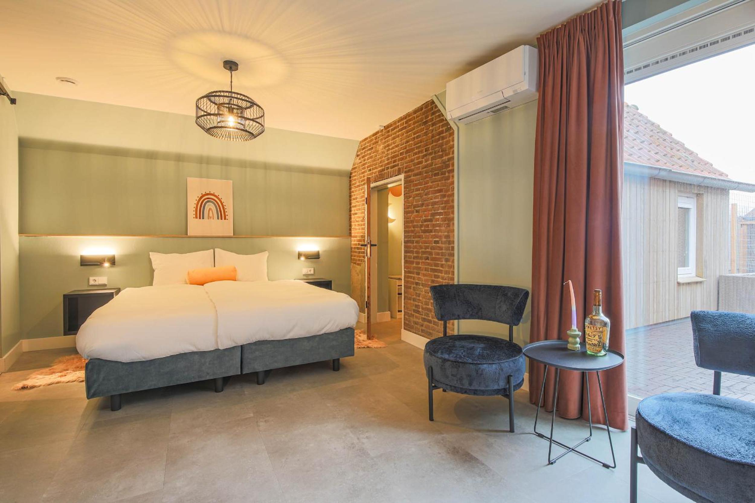 Deluxe Family Suite photo 3