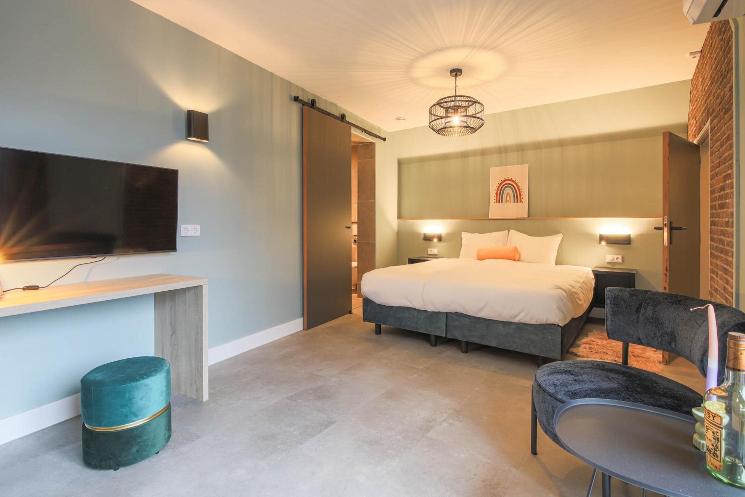 Deluxe Family Suite photo 2