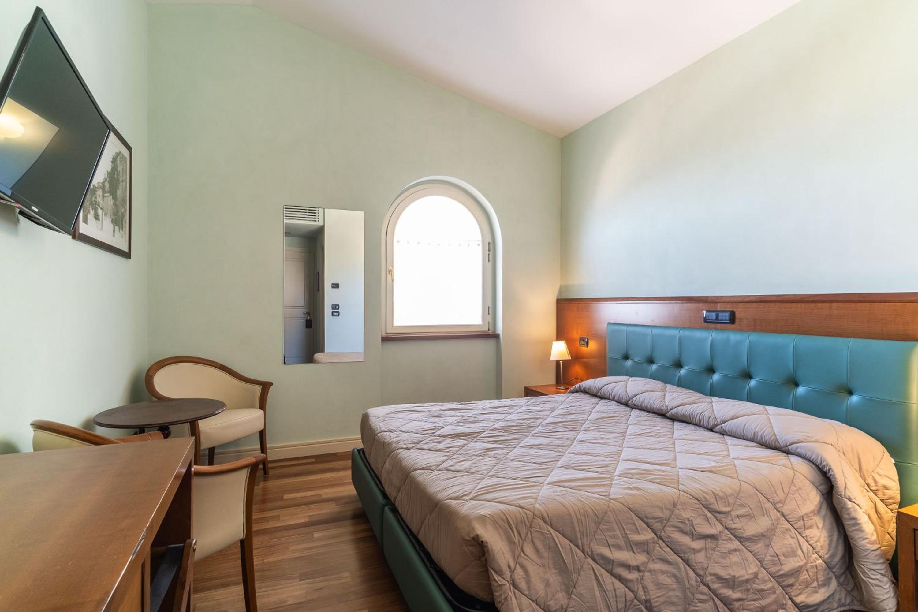 Deluxe Double or Twin Room - Photo 2