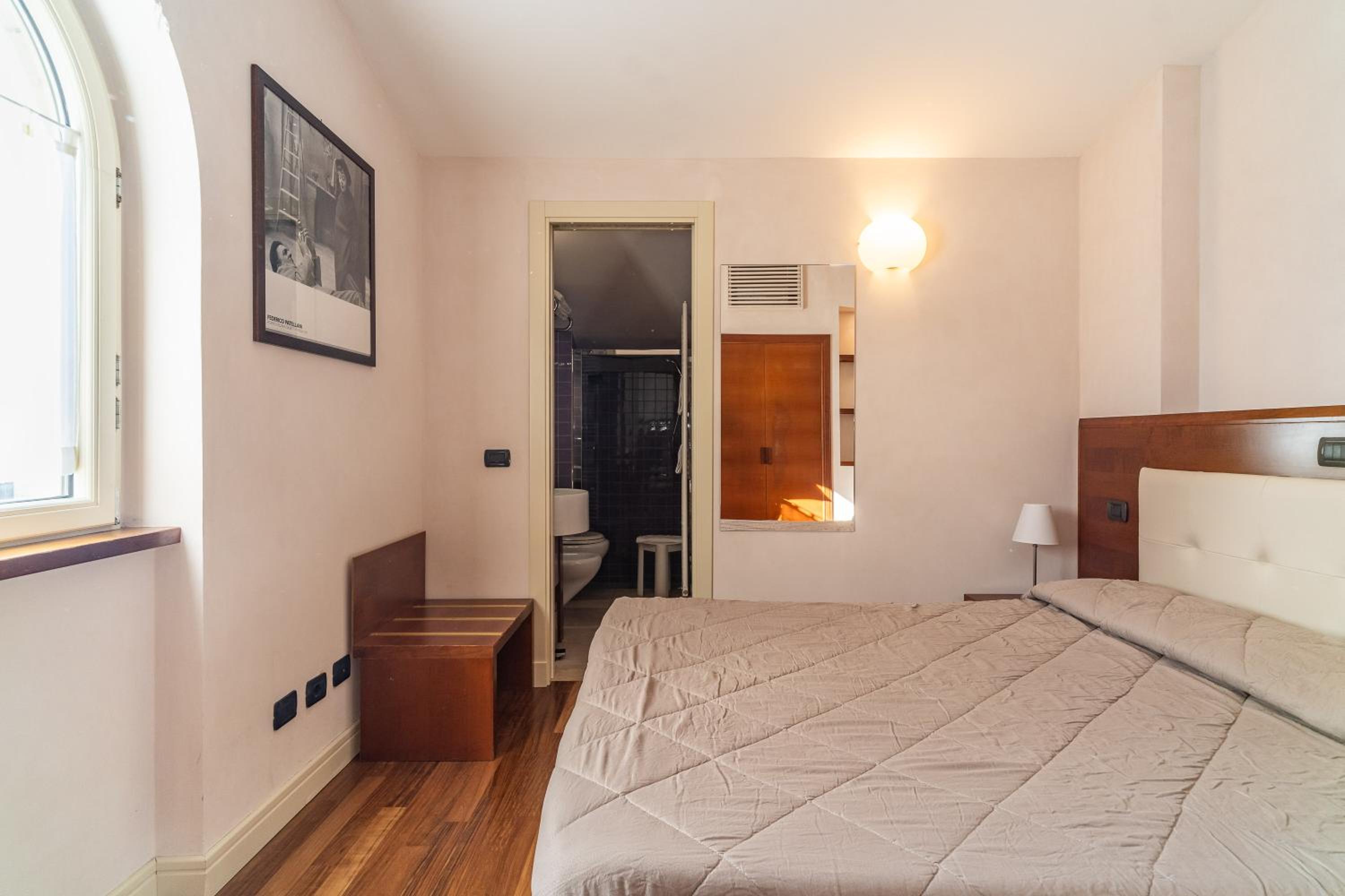 Deluxe Double or Twin Room - Photo 7
