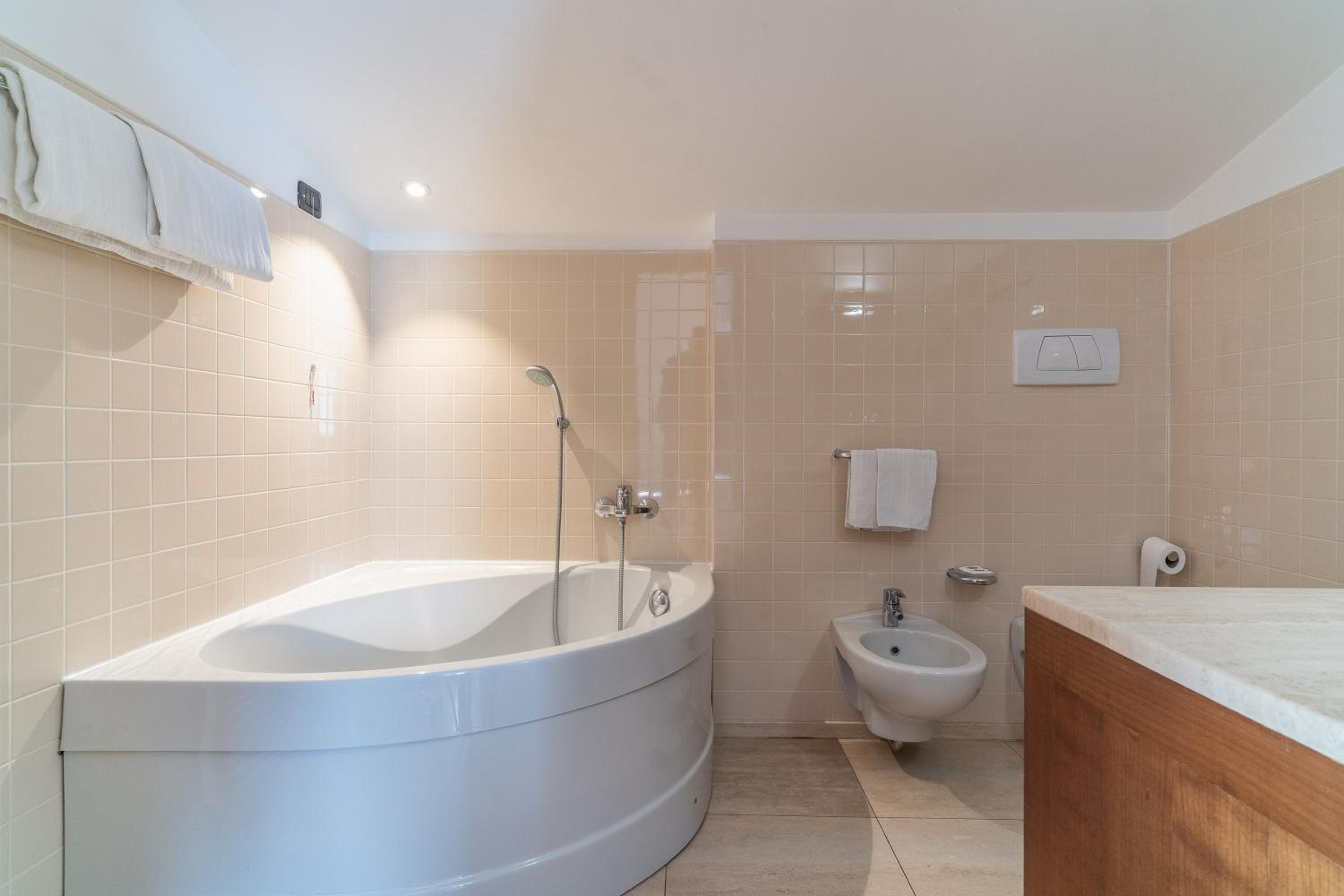 Deluxe Double or Twin Room - Photo 4
