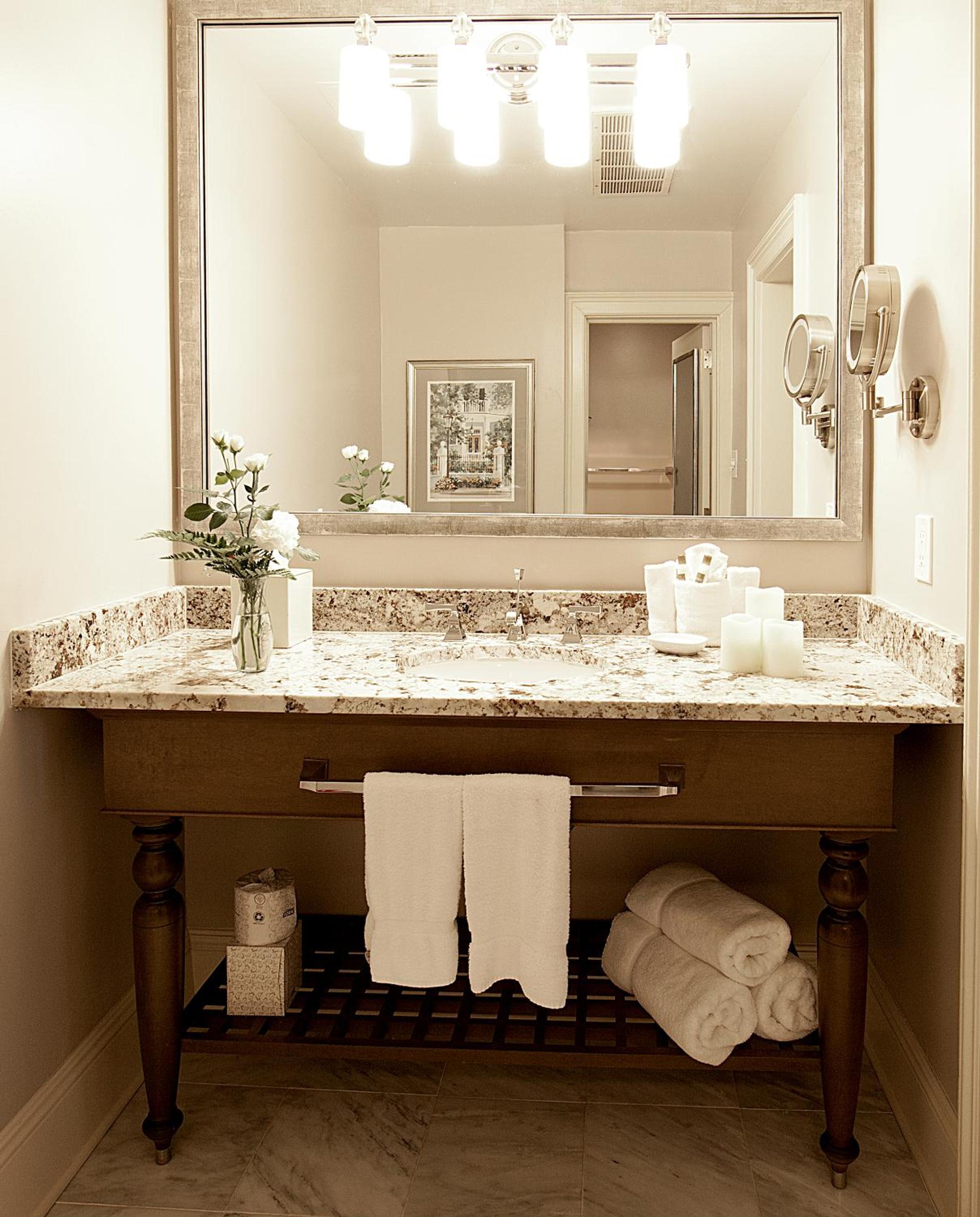 Premium King Room - Photo 2