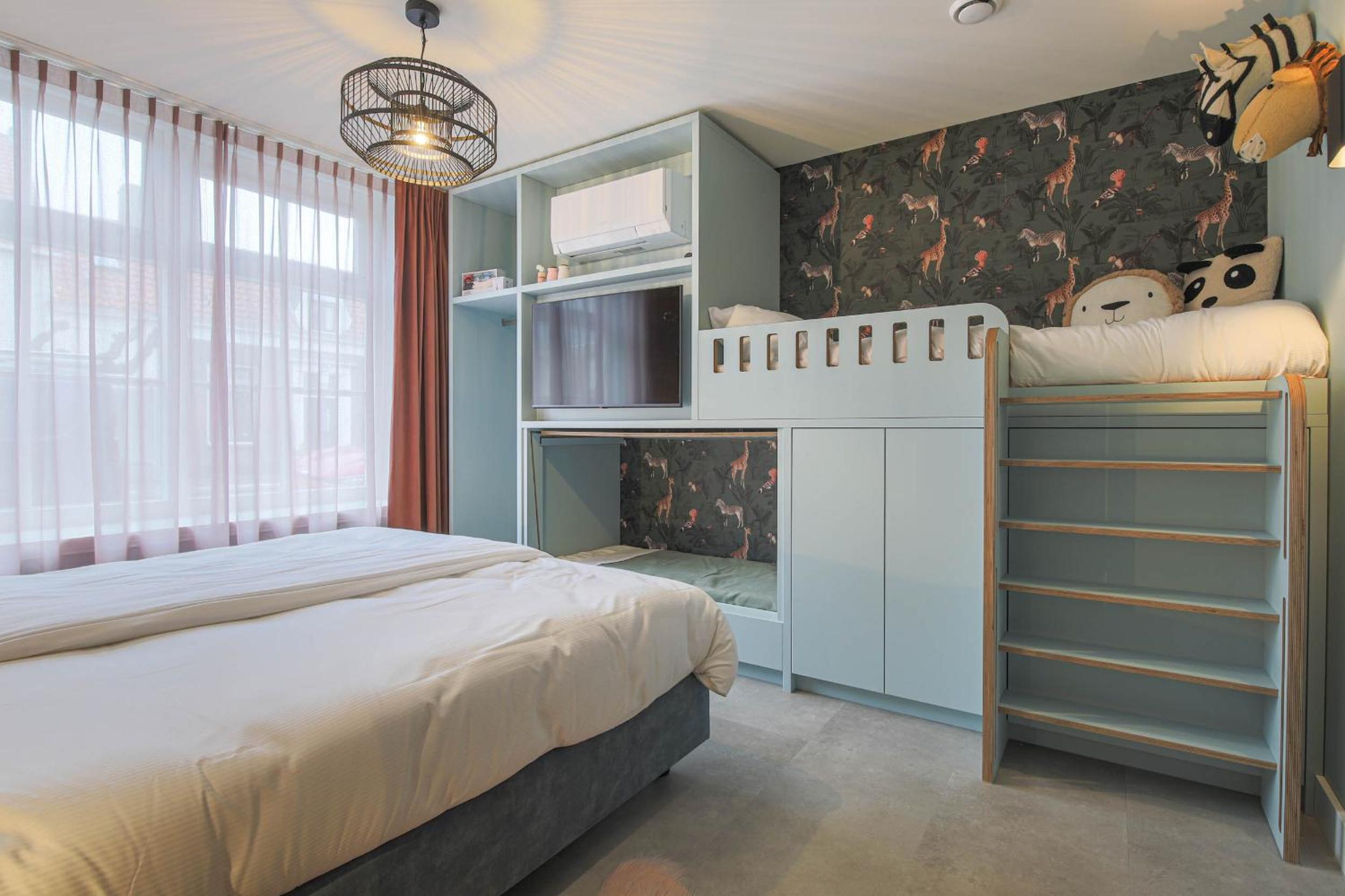 Deluxe Family Room