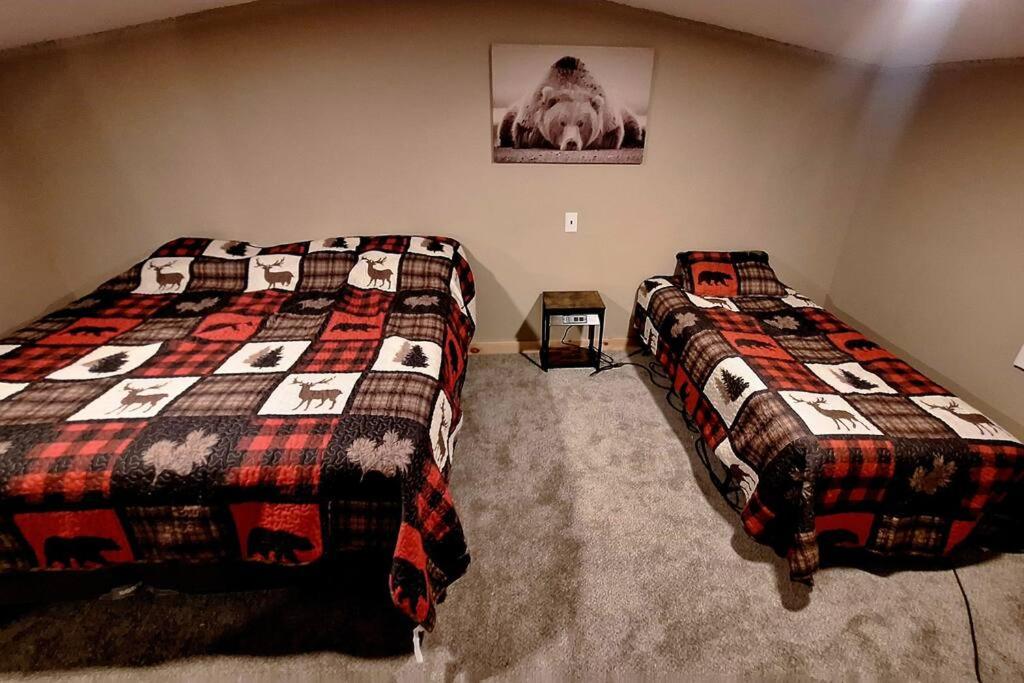 Five-Bedroom House photo 1
