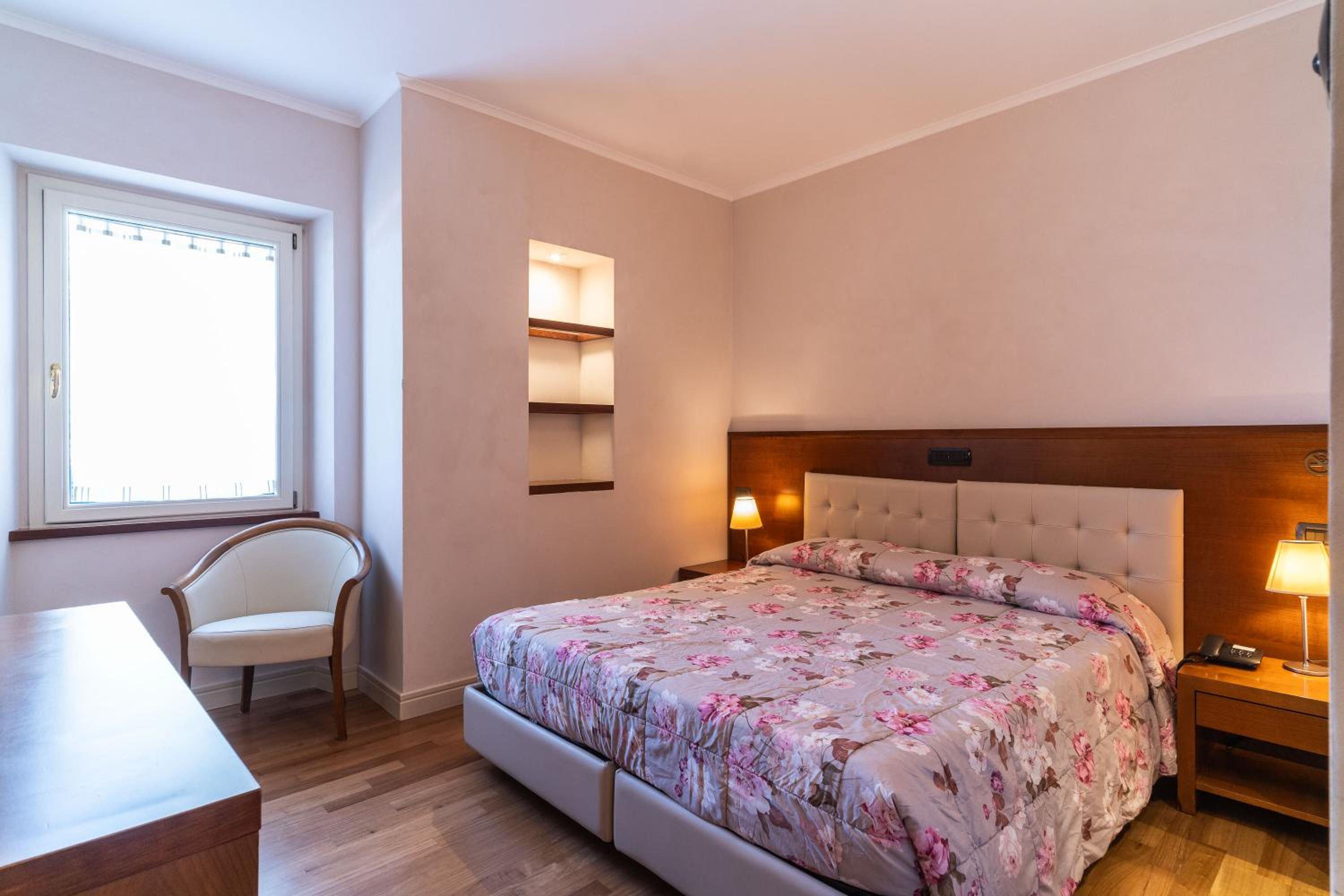 Double or Twin Room - Photo 5
