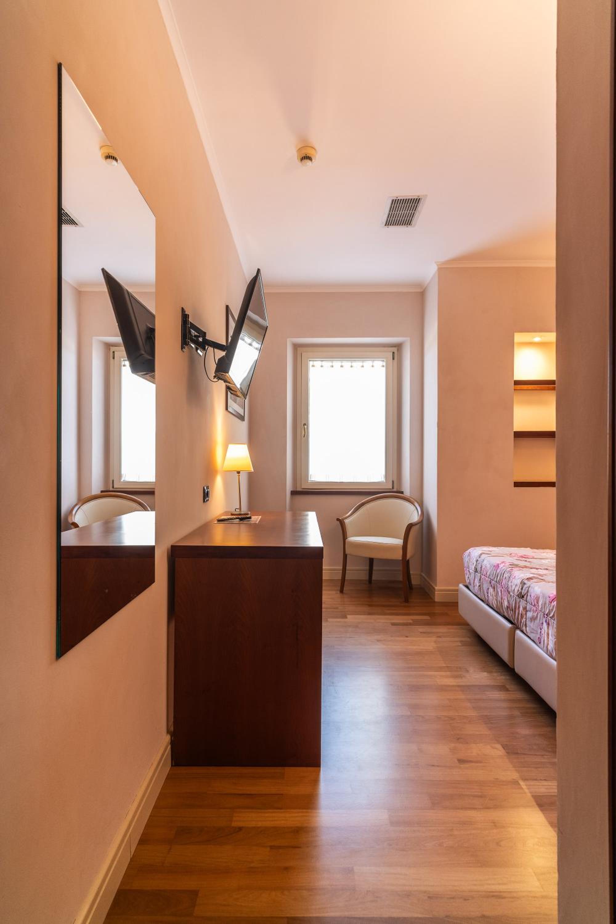 Double or Twin Room - Photo 7