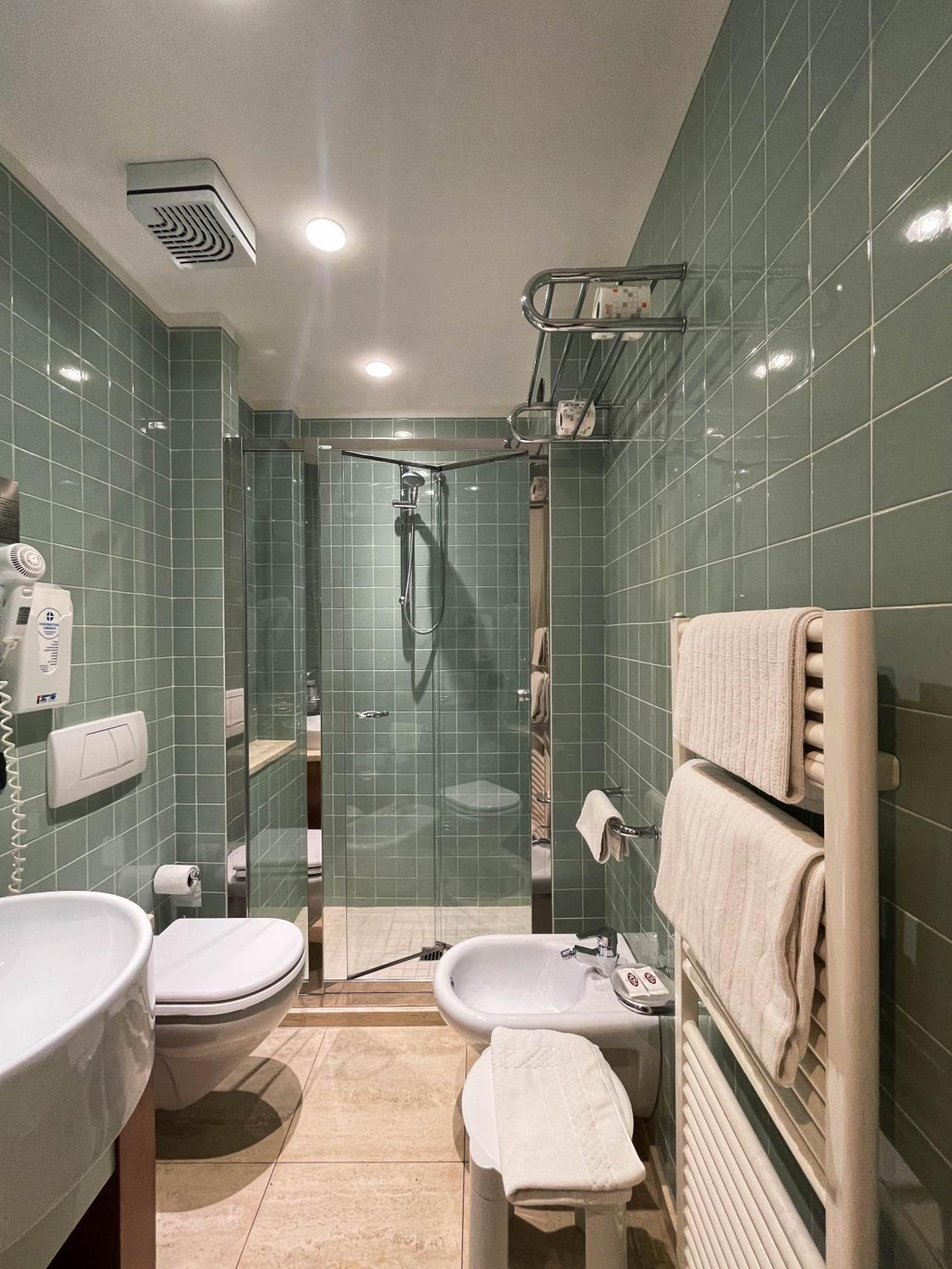 Double or Twin Room - Photo 2