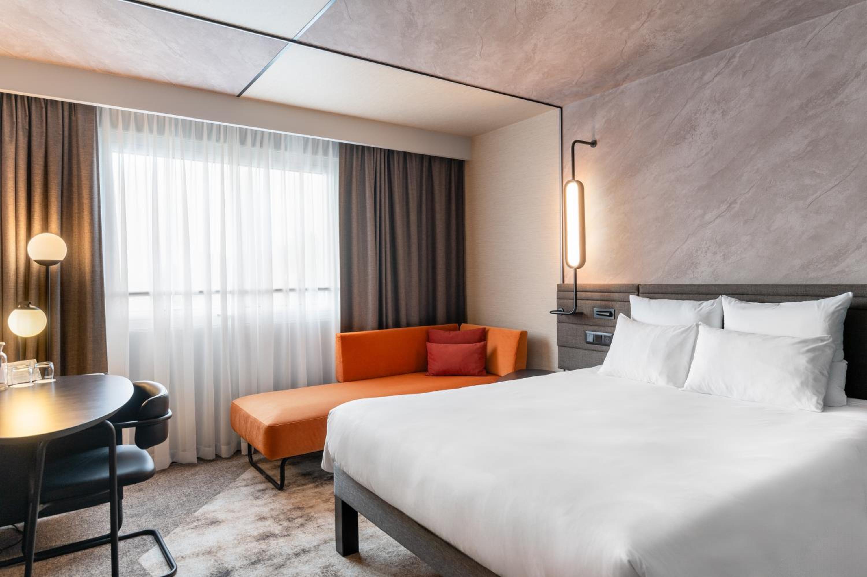 Superior Room with One Double Bed and One Single Bed - Photo 5
