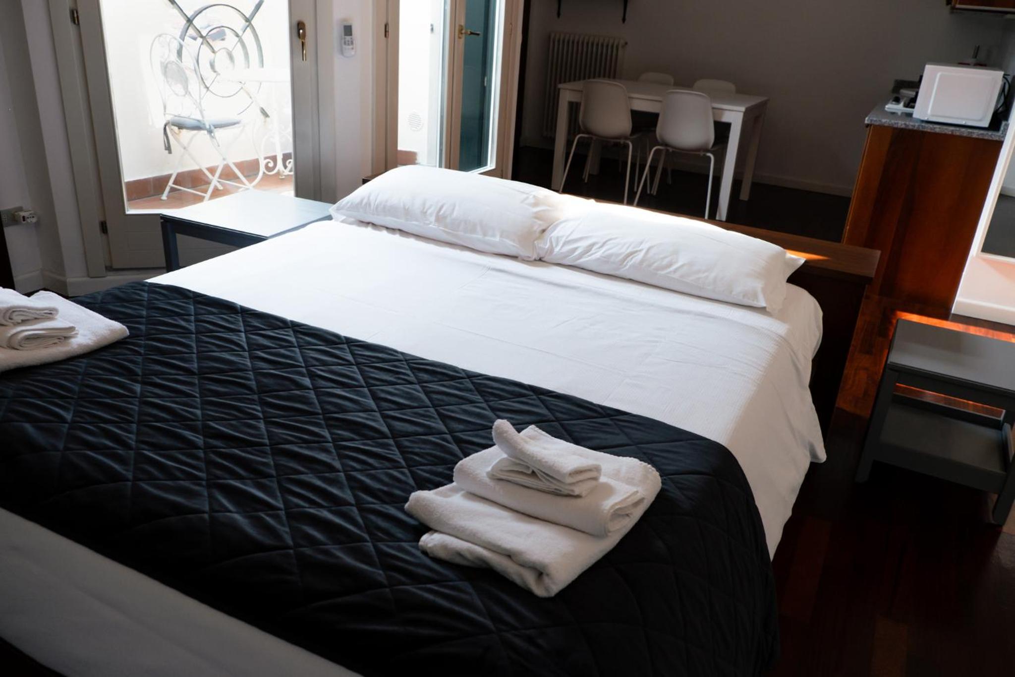 Studio Apartment photo 2