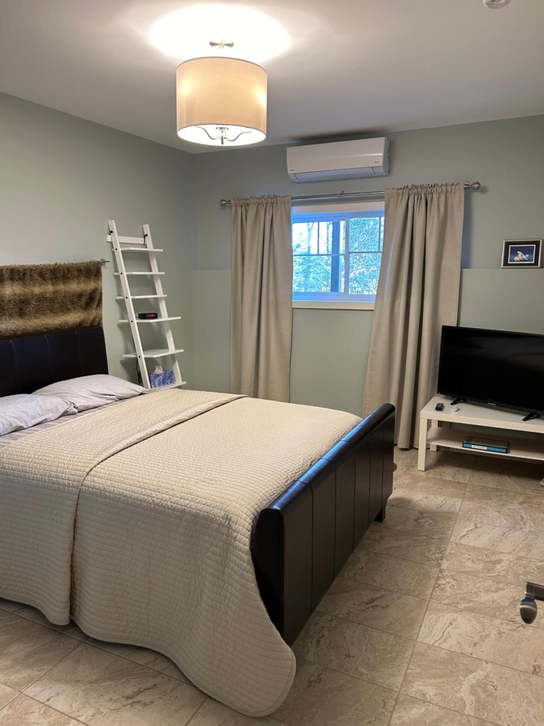 Queen Room photo 2