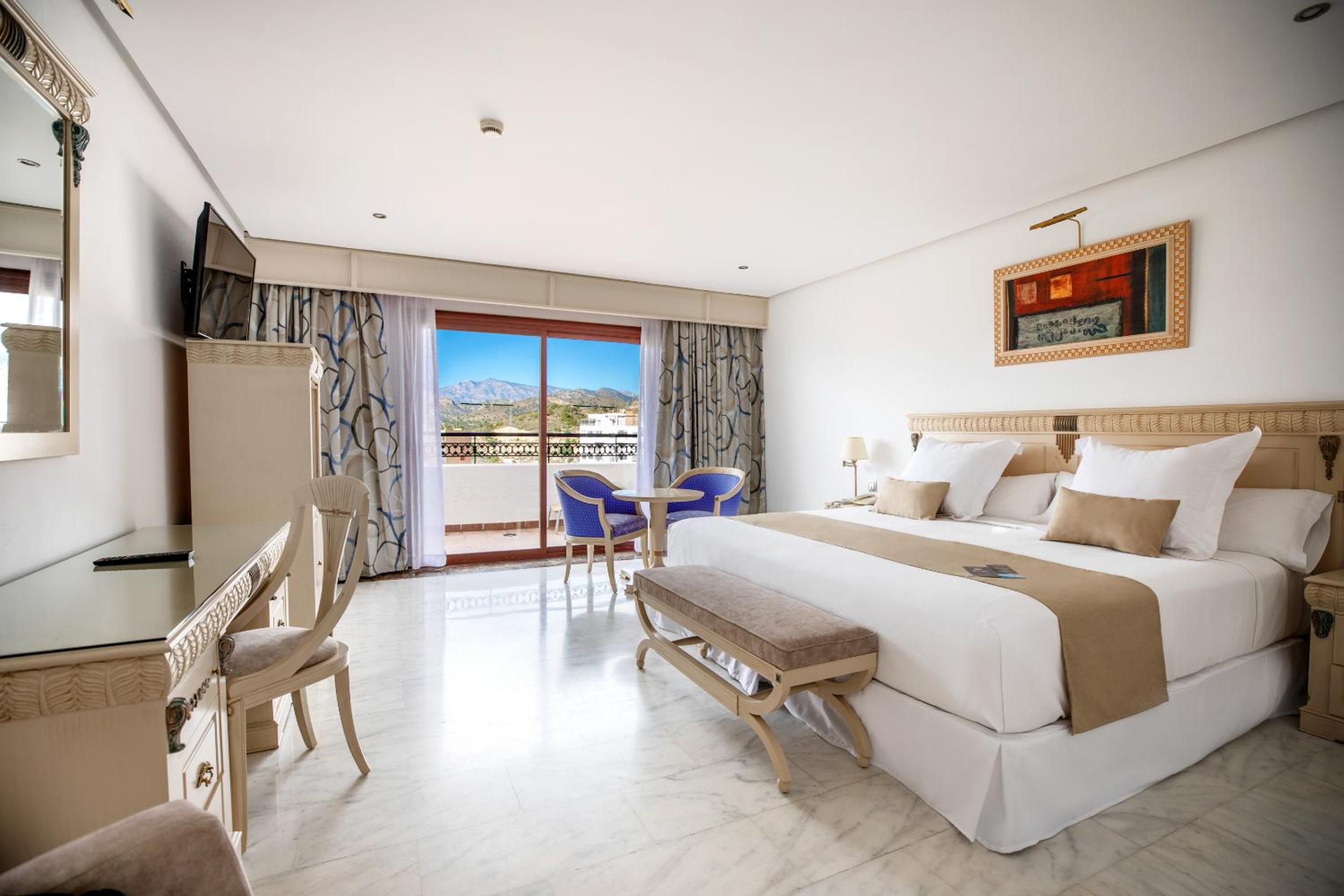 Standard Double or Twin Room photo 3